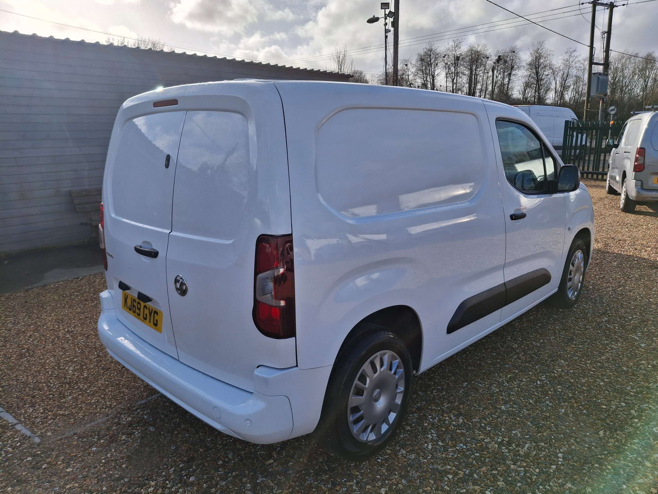 A 2020 VAUXHALL COMBO 1.5 Turbo D 2000 Sportive Panel Van 4dr Diesel Manual L1 H1 Euro 6 (s/s) (100 ps) A 2020 VAUXHALL COMBO 1.5 Turbo D 2000 Sportive Panel Van 4dr Diesel Manual L1 H1 Euro 6 (s/s) (100 ps)