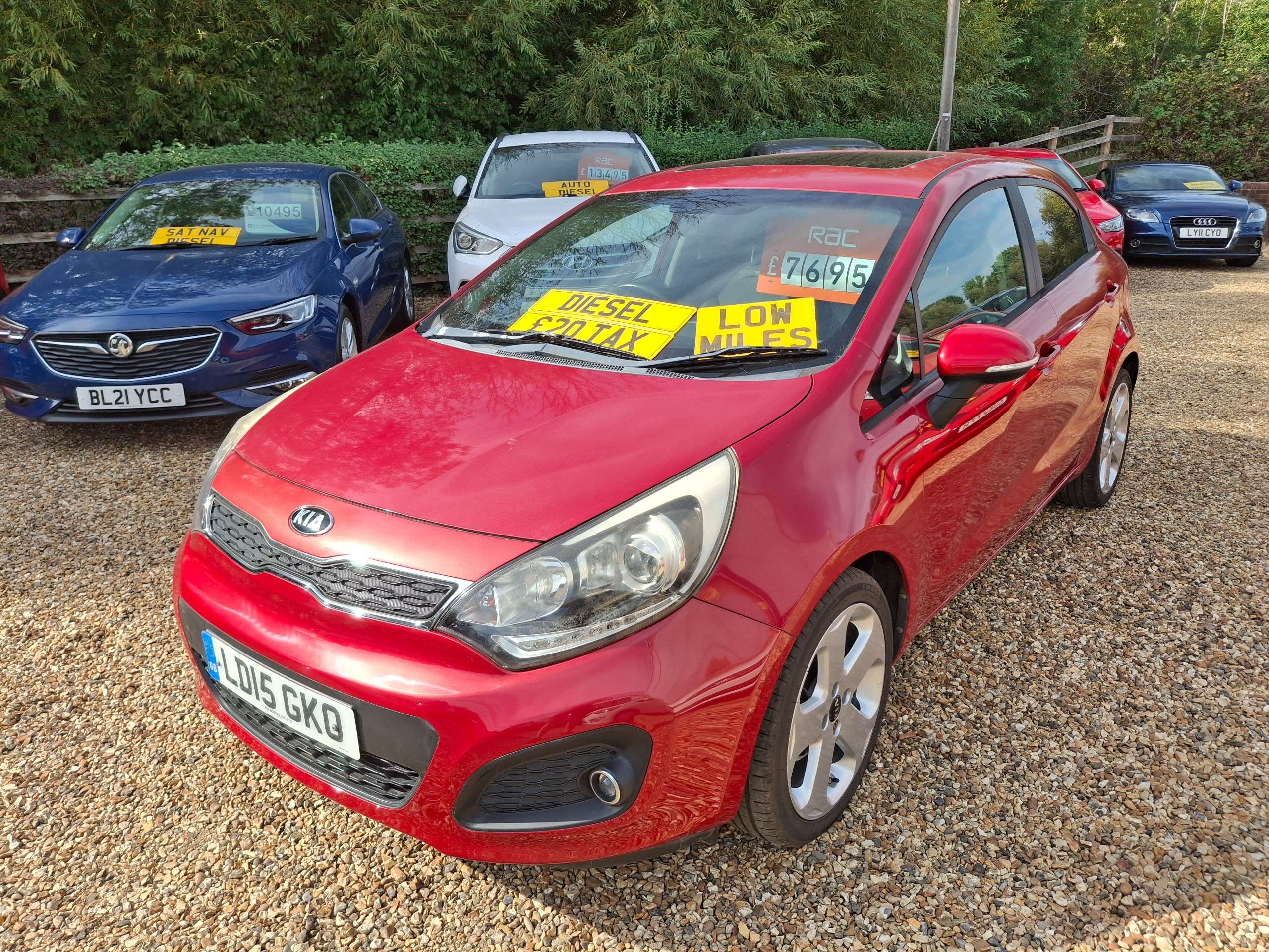 A 2015 KIA RIO 1.4 CRDi EcoDynamics 4 Hatchback 5dr Diesel Manual Euro 5 (s/s) (89 bhp) A 2015 KIA RIO 1.4 CRDi EcoDynamics 4 Hatchback 5dr Diesel Manual Euro 5 (s/s) (89 bhp)