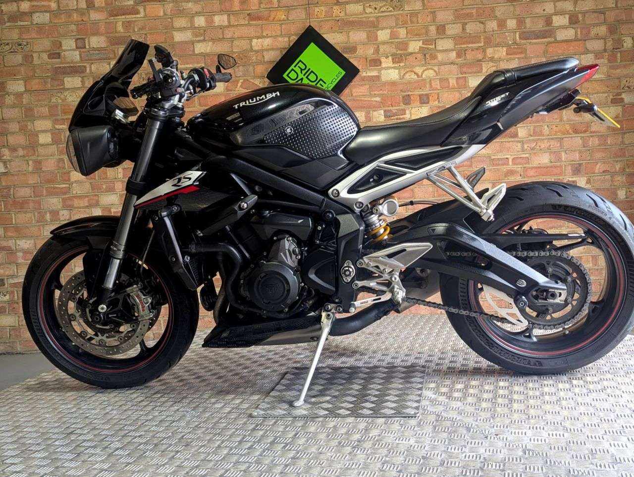 2017 TRIUMPH STREET TRIPLE RS 2017 TRIUMPH STREET TRIPLE RS