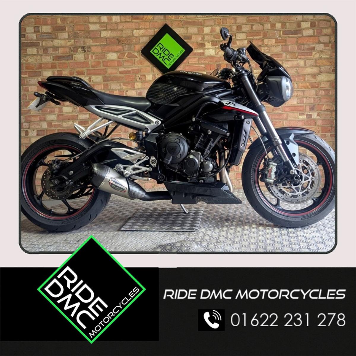 Check out this Triumph Street Triple Rs 2017 Petrol Manual