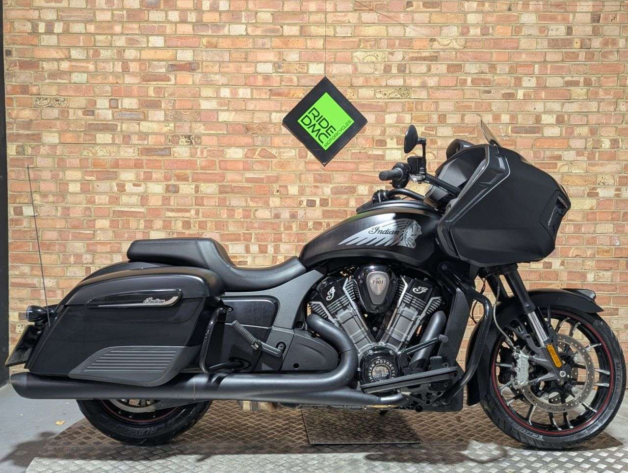 2021 INDIAN CHALLENGER DARK HORSE 2021 INDIAN CHALLENGER DARK HORSE