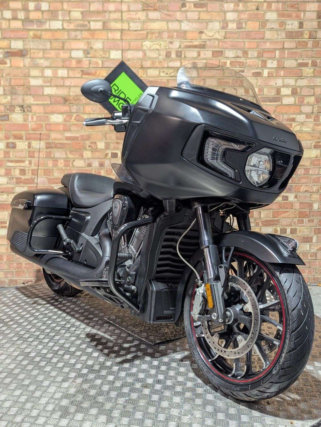 2021 INDIAN CHALLENGER DARK HORSE 2021 INDIAN CHALLENGER DARK HORSE