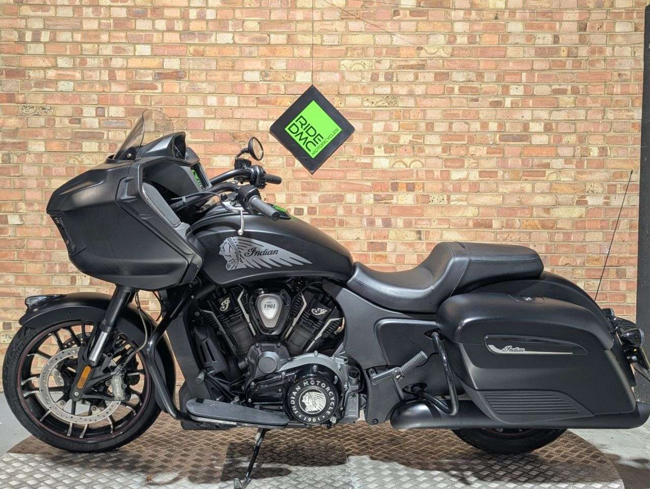 2021 INDIAN CHALLENGER DARK HORSE 2021 INDIAN CHALLENGER DARK HORSE