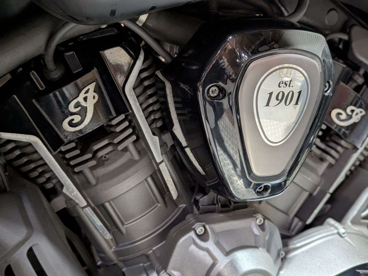 2021 INDIAN CHALLENGER DARK HORSE 2021 INDIAN CHALLENGER DARK HORSE