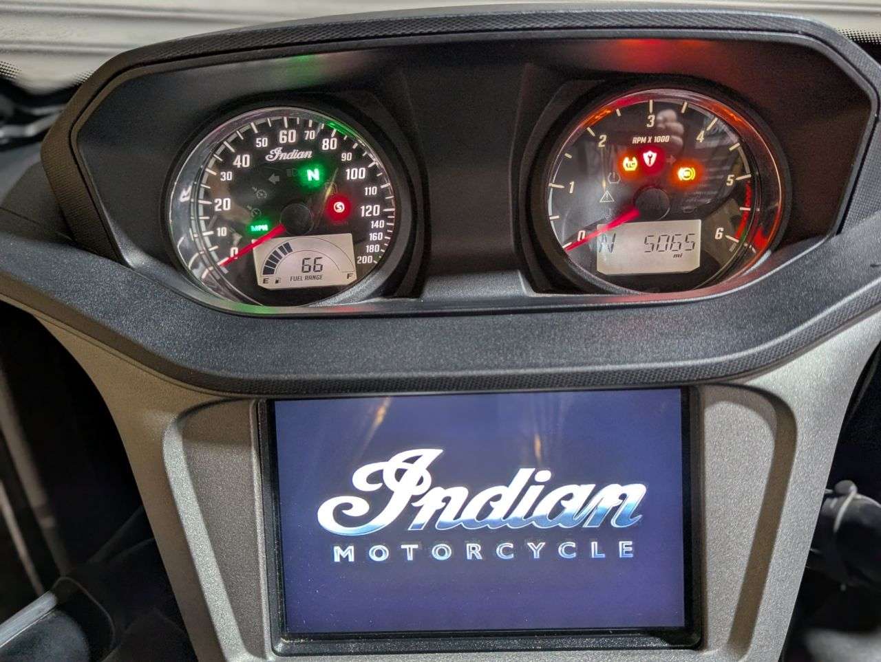 2021 INDIAN CHALLENGER DARK HORSE 2021 INDIAN CHALLENGER DARK HORSE