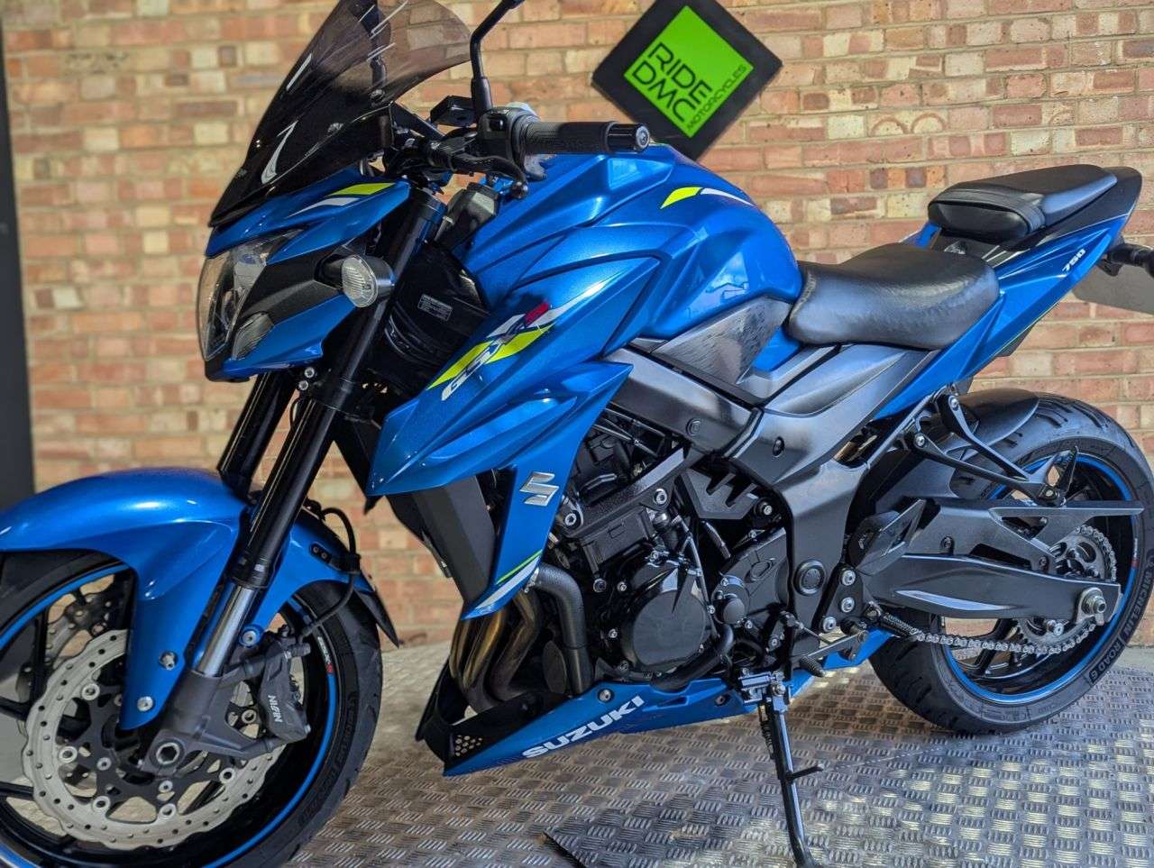 2019 SUZUKI GSX-S750 2019 SUZUKI GSX-S750