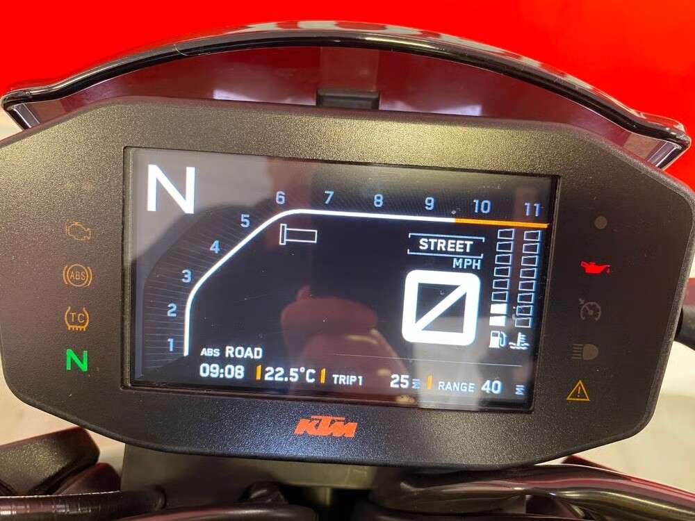 2021 KTM 890 DUKE 2021 KTM 890 DUKE