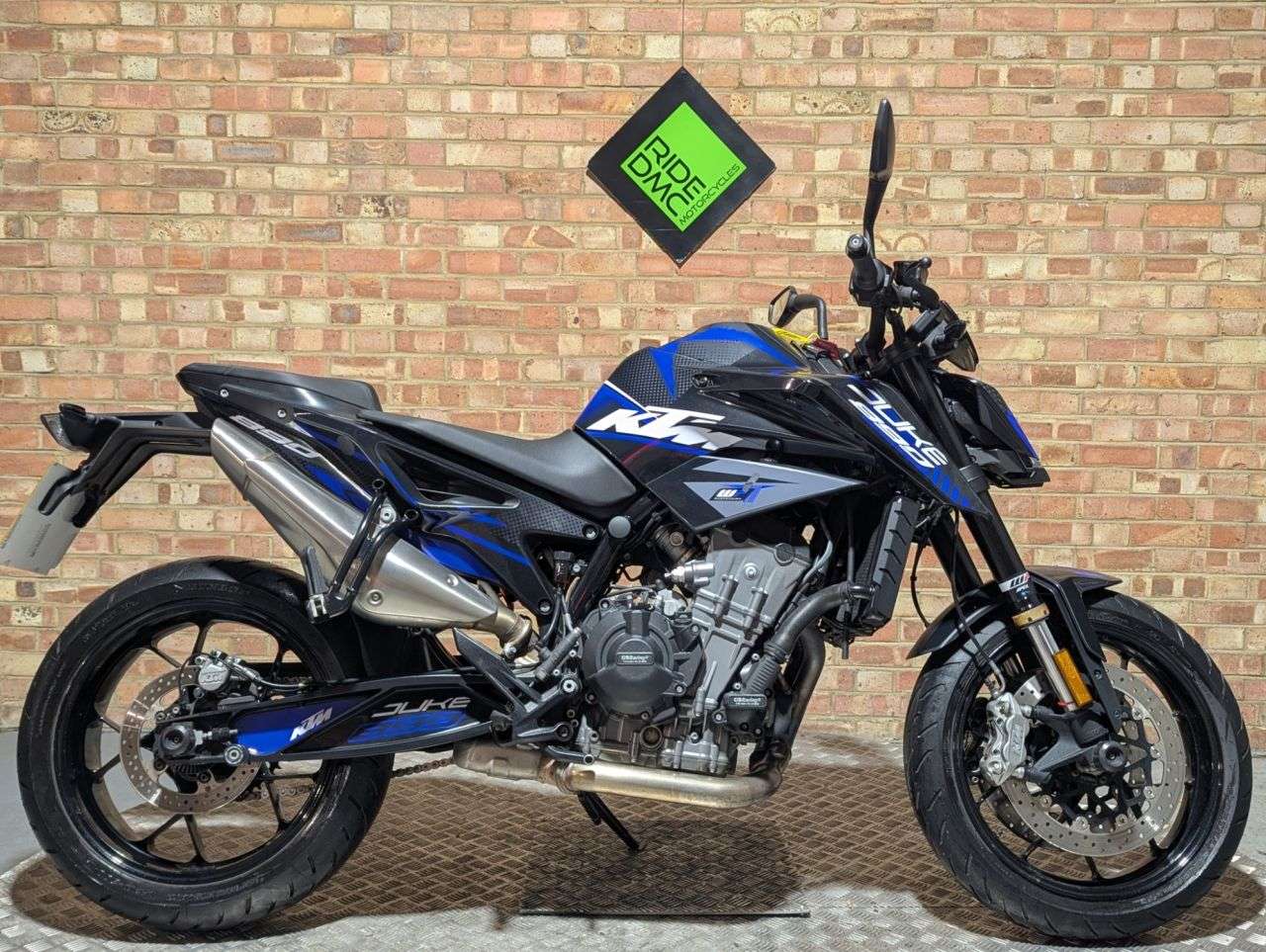 2021 KTM 890 DUKE 2021 KTM 890 DUKE