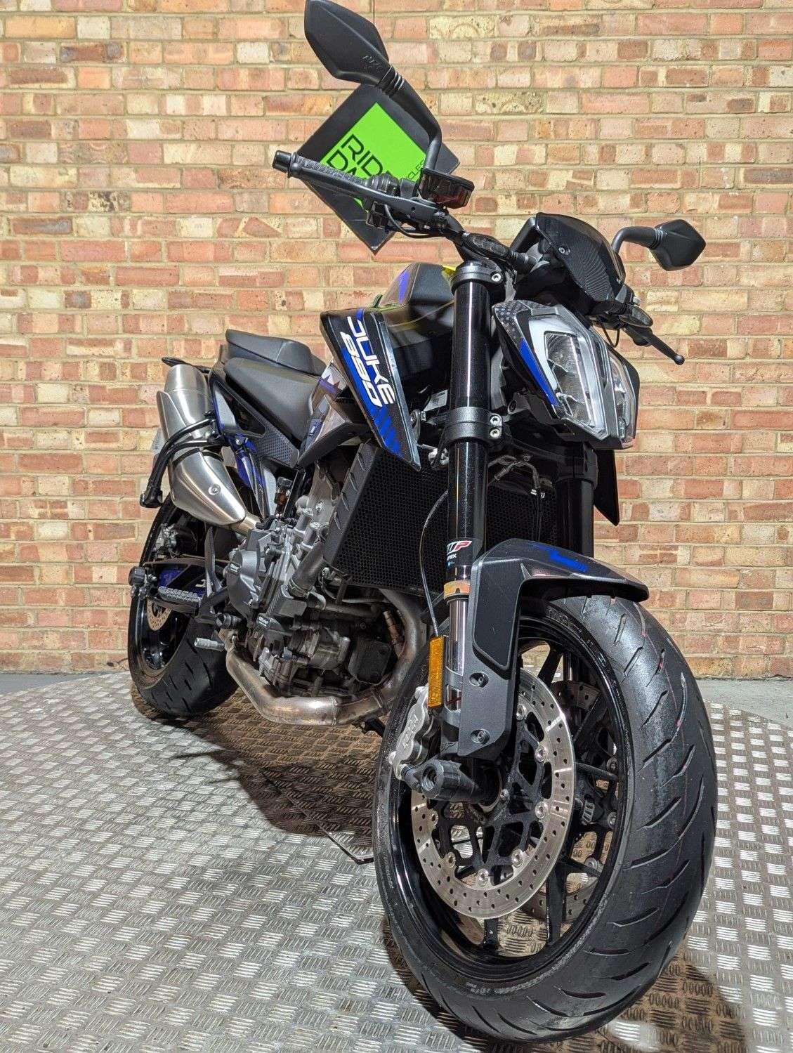 2021 KTM 890 DUKE 2021 KTM 890 DUKE