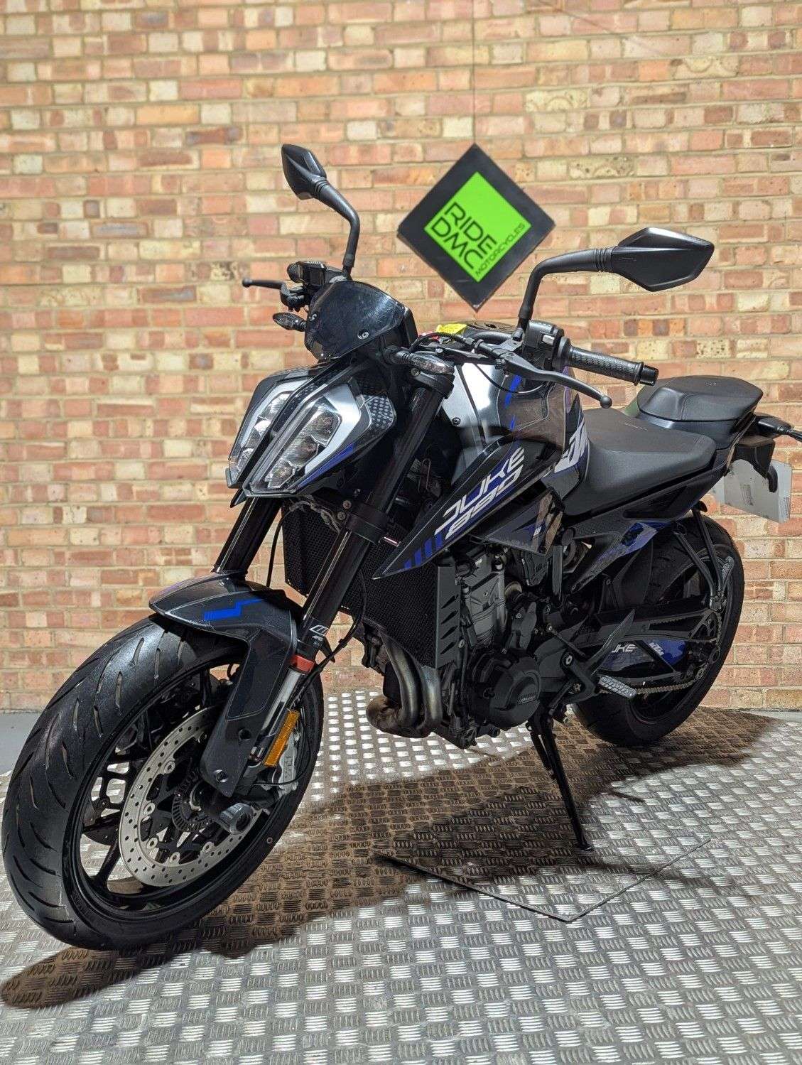 2021 KTM 890 DUKE 2021 KTM 890 DUKE