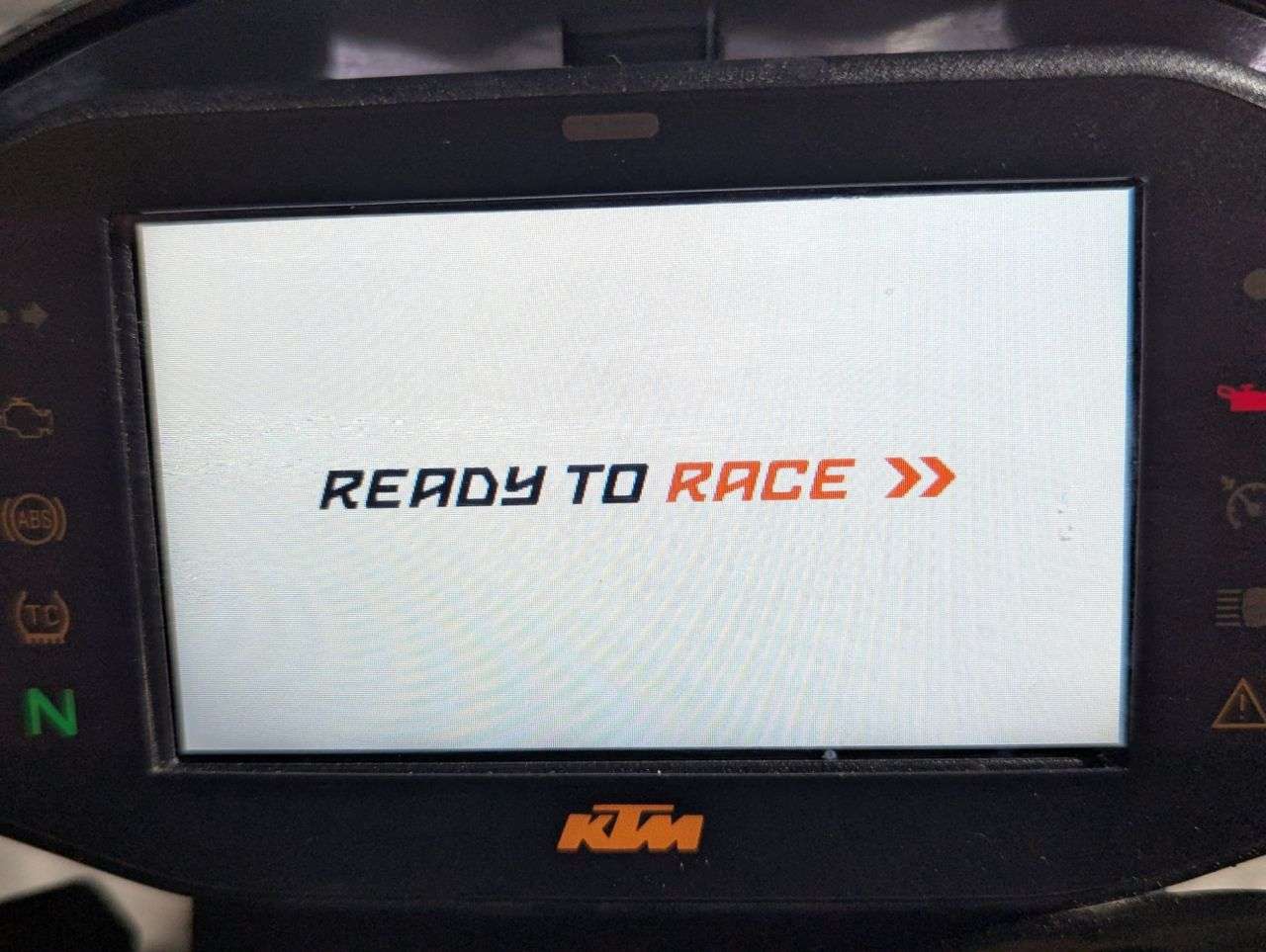 2021 KTM 890 DUKE 2021 KTM 890 DUKE