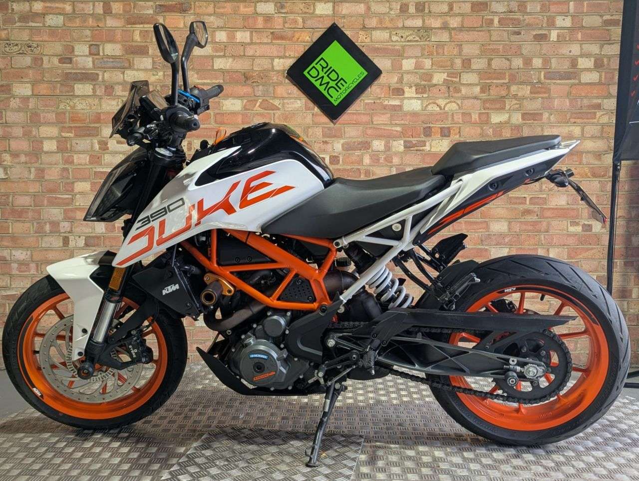 2019 KTM 390 DUKE 2019 KTM 390 DUKE