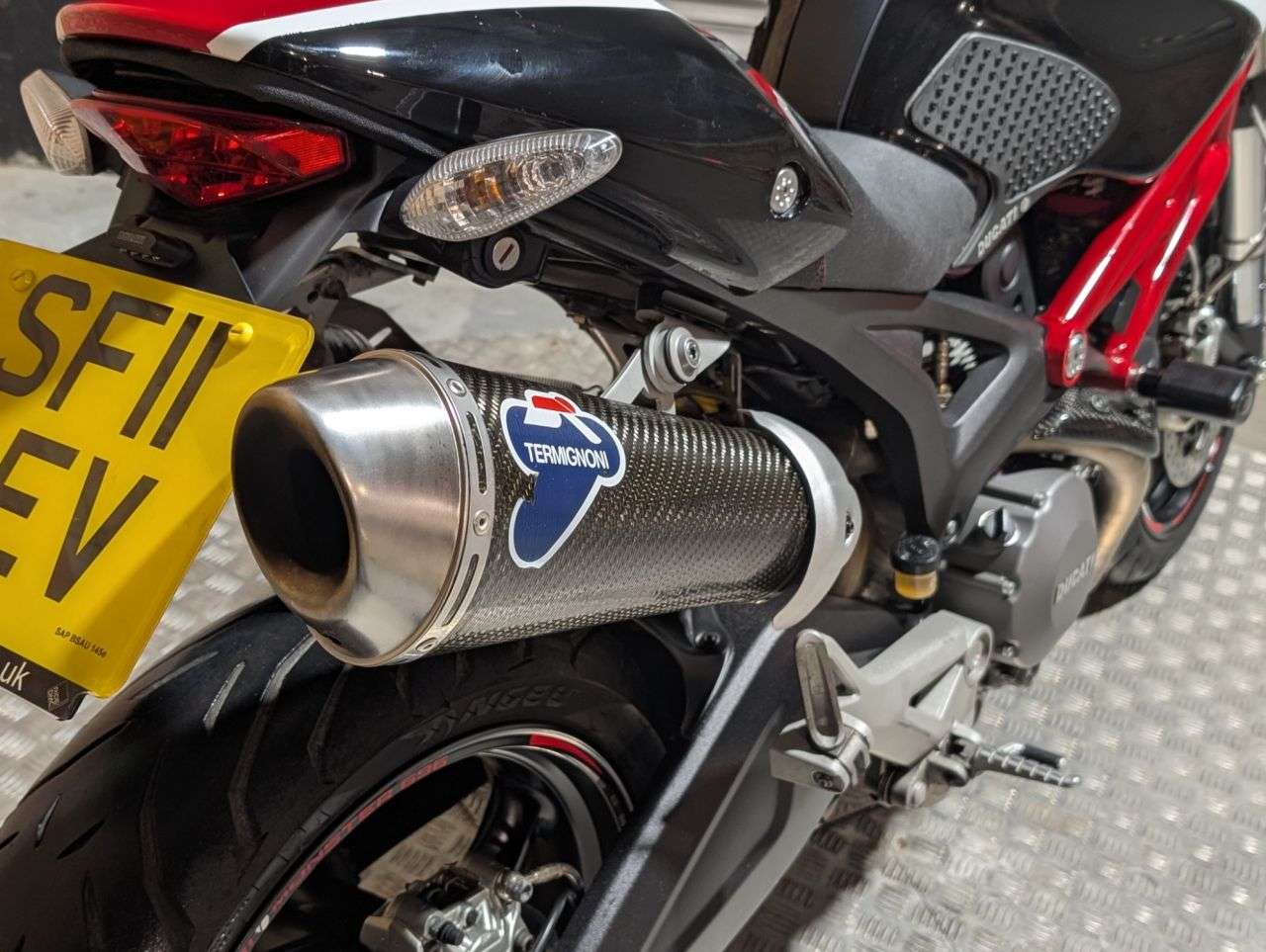 2011 DUCATI MONSTER 696 2011 DUCATI MONSTER 696