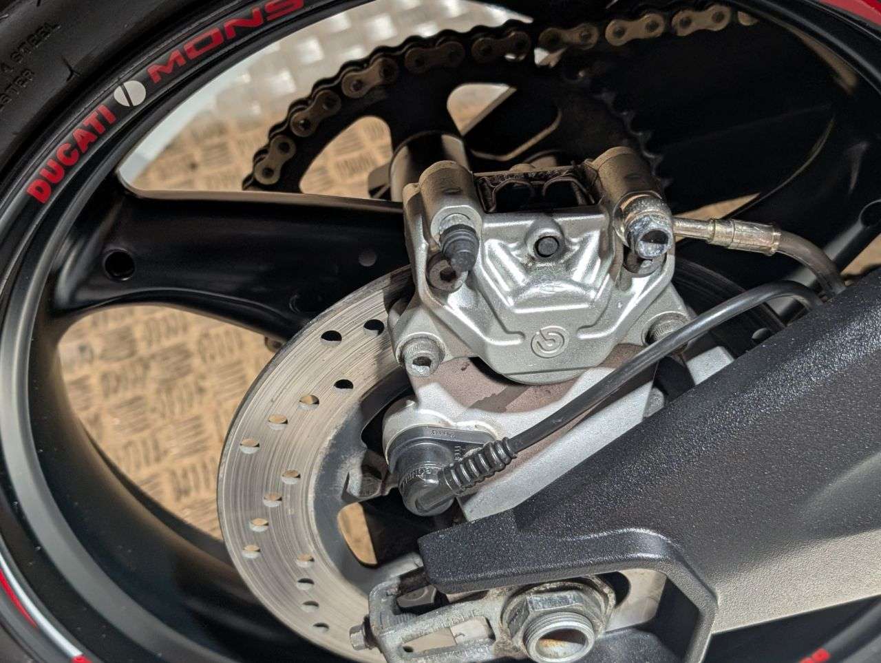 2011 DUCATI MONSTER 696 2011 DUCATI MONSTER 696