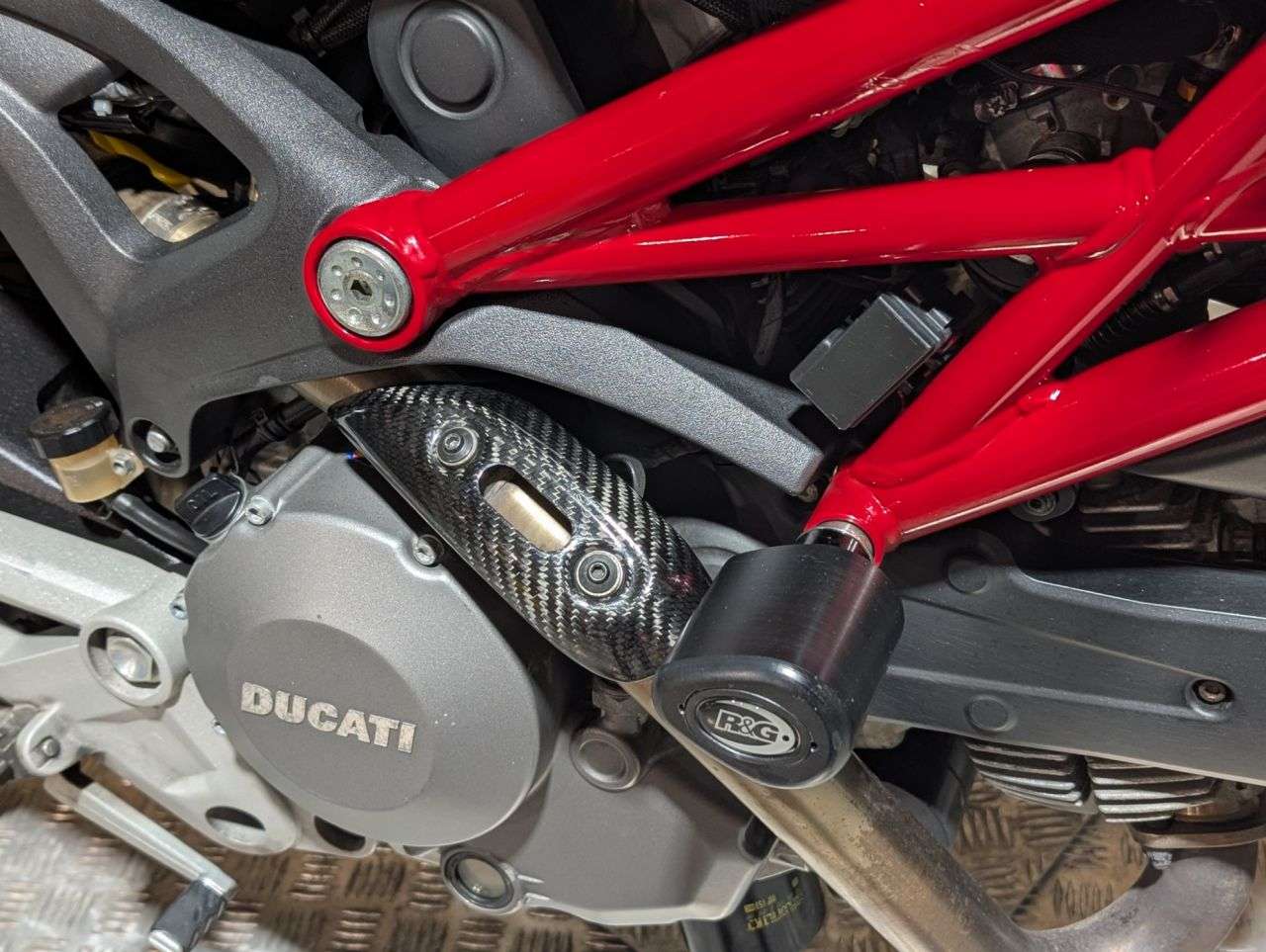 2011 DUCATI MONSTER 696 2011 DUCATI MONSTER 696