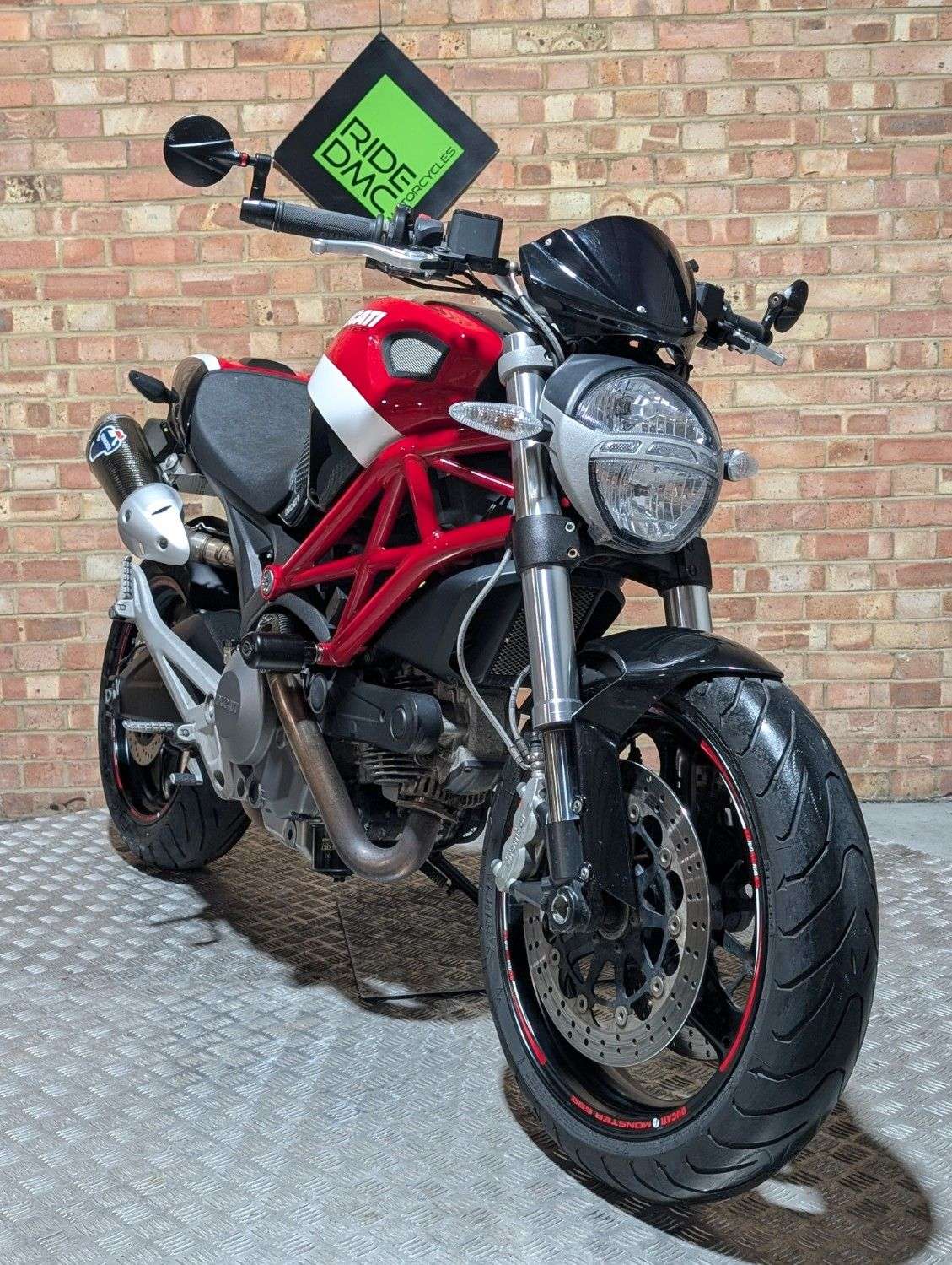 2011 DUCATI MONSTER 696 2011 DUCATI MONSTER 696