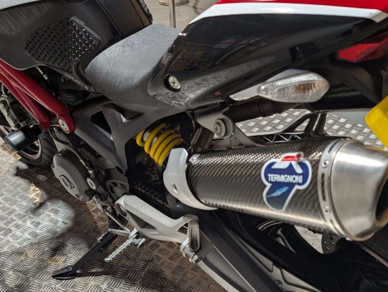 2011 DUCATI MONSTER 696 2011 DUCATI MONSTER 696