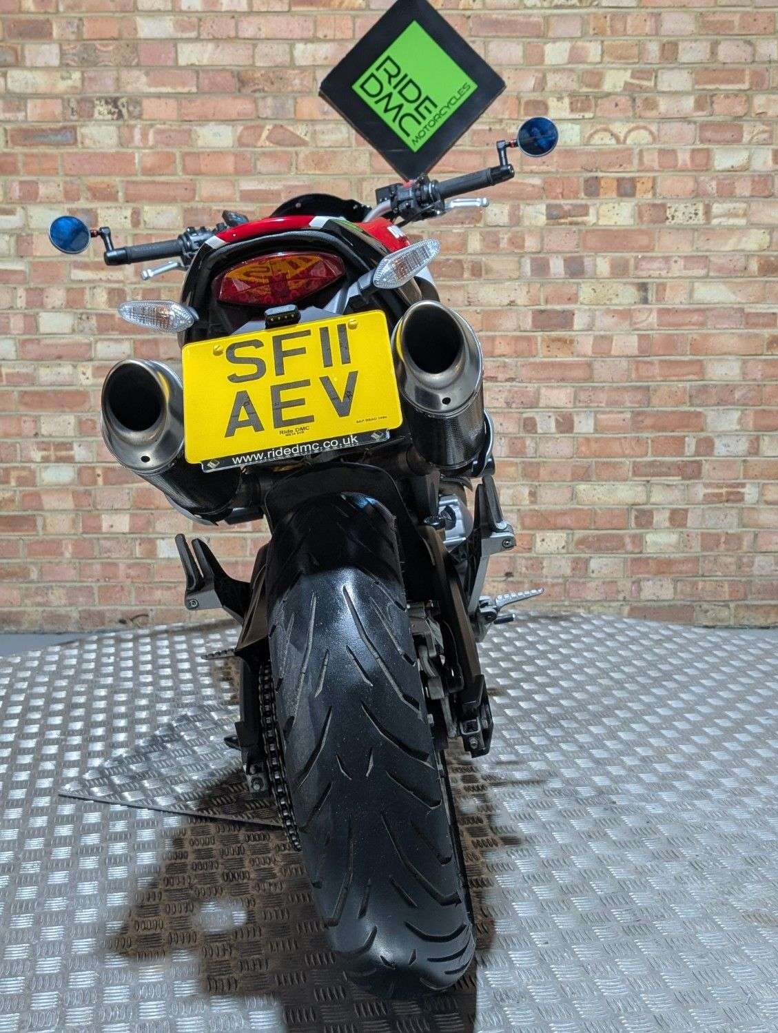 2011 DUCATI MONSTER 696 2011 DUCATI MONSTER 696