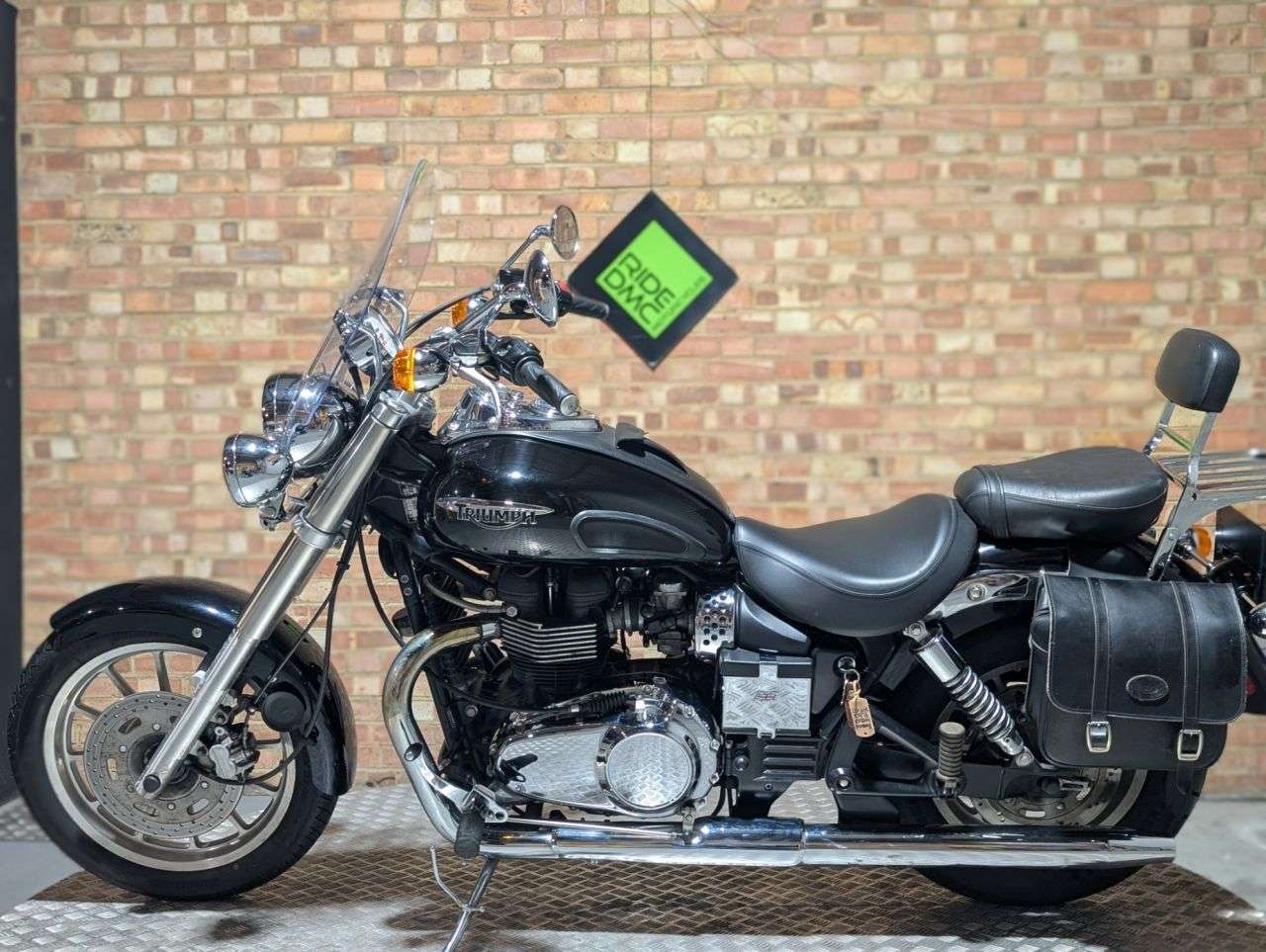 2009 TRIUMPH BONNEVILLE AMERICA 865 2009 TRIUMPH BONNEVILLE AMERICA 865