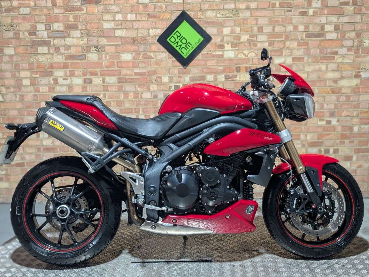 A 2015 TRIUMPH SPEED TRIPLE 1050 2015. SERVICED. ARROWS. H GRIPS. 2 OWNERS. 18K. VGC 2 OWNERS FROM NEW A 2015 TRIUMPH SPEED TRIPLE 1050 2015. SERVICED. ARROWS. H GRIPS. 2 OWNERS. 18K. VGC 2 OWNERS FROM NEW