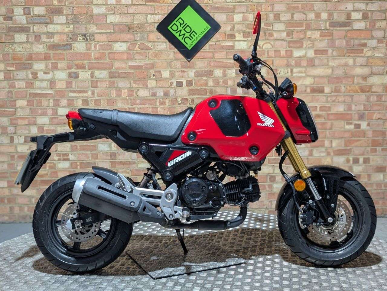 A 2023 HONDA MSX125 GROM - LEARNER LEGAL - ONE OWNER - LOW MILEAGE - A BEAUTY. LOVELY CONDITION A 2023 HONDA MSX125 GROM - LEARNER LEGAL - ONE OWNER - LOW MILEAGE - A BEAUTY. LOVELY CONDITION