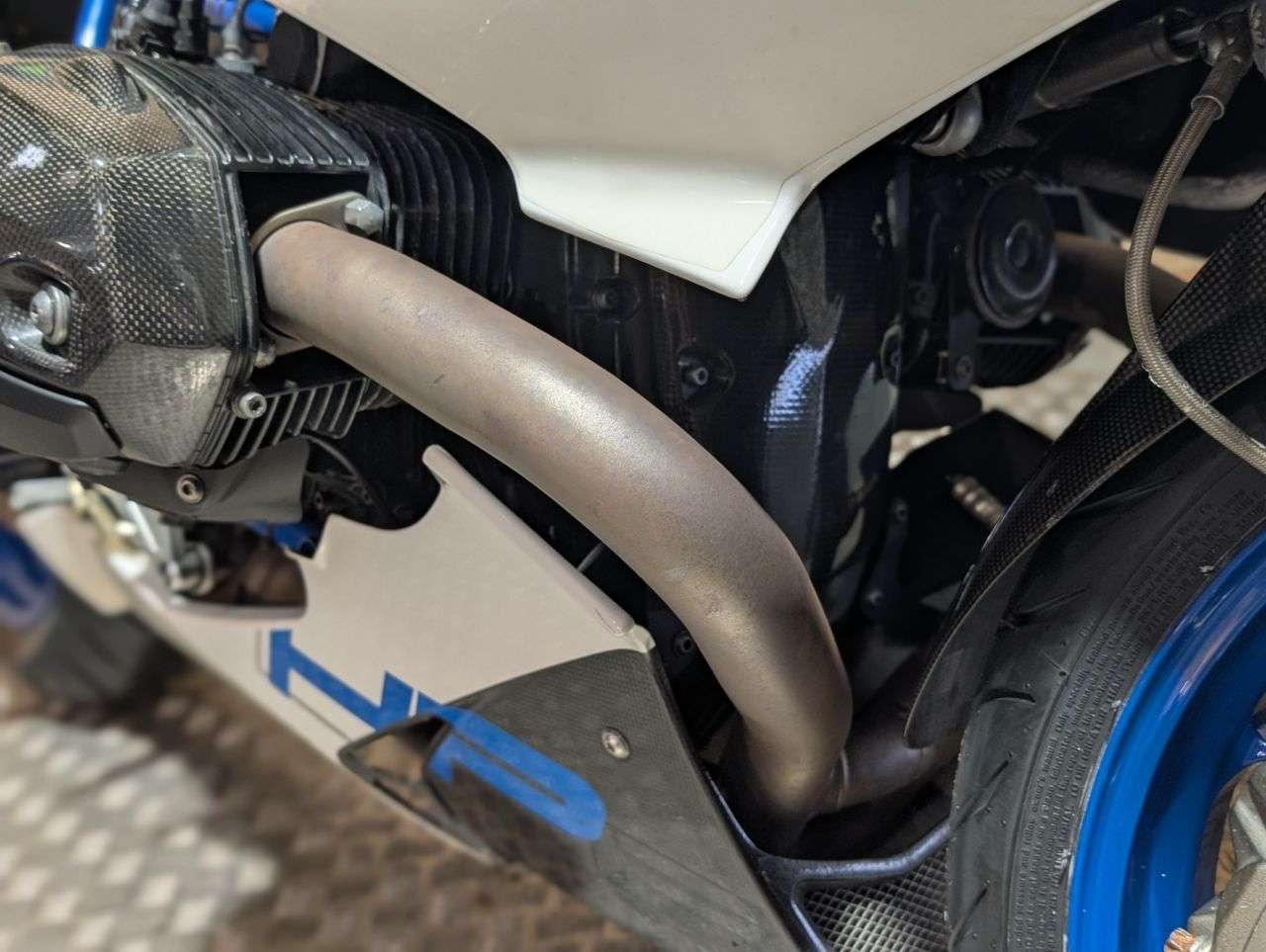 2009 BMW HP2 SPORT 2009 BMW HP2 SPORT