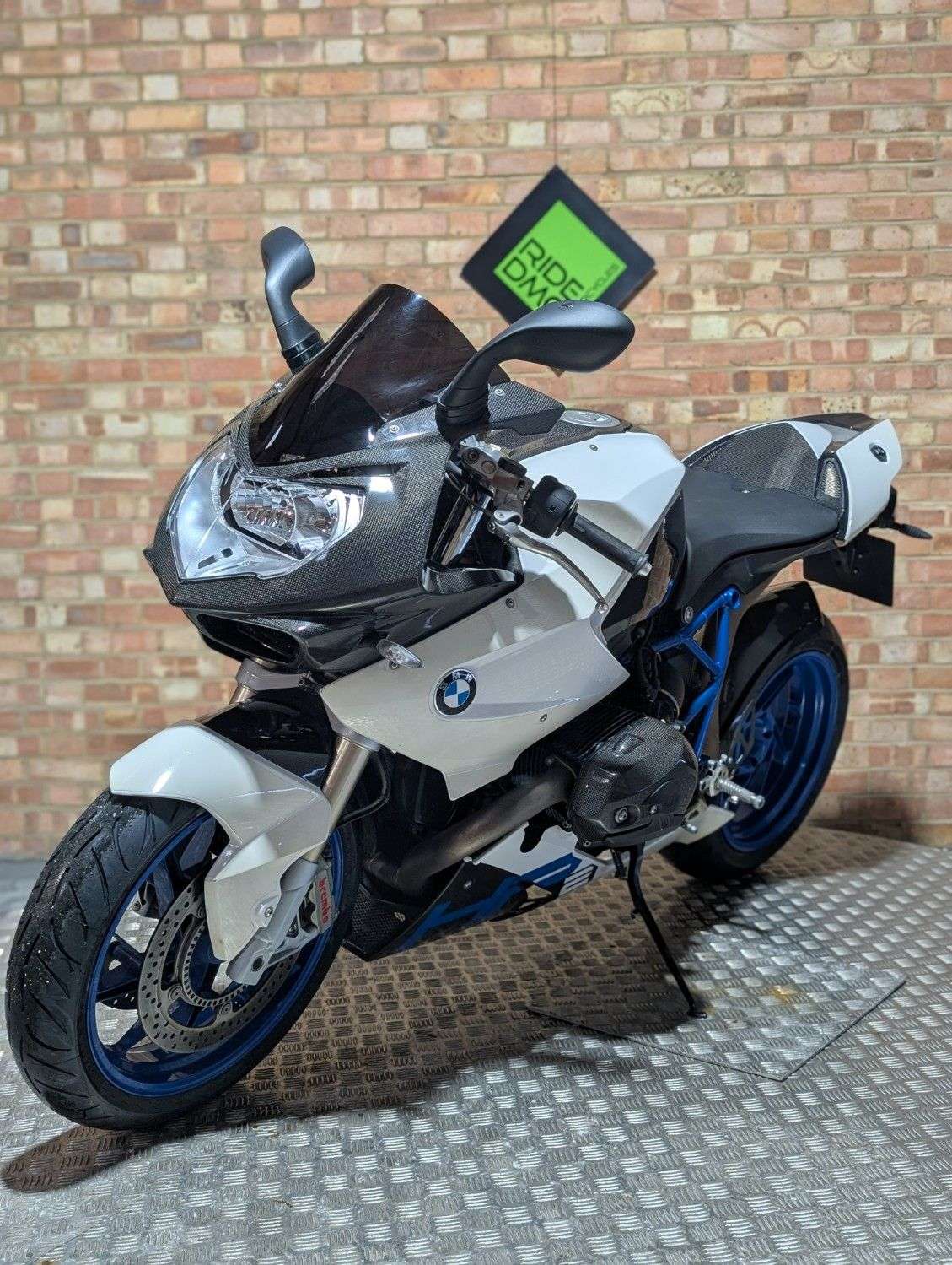 2009 BMW HP2 SPORT 2009 BMW HP2 SPORT