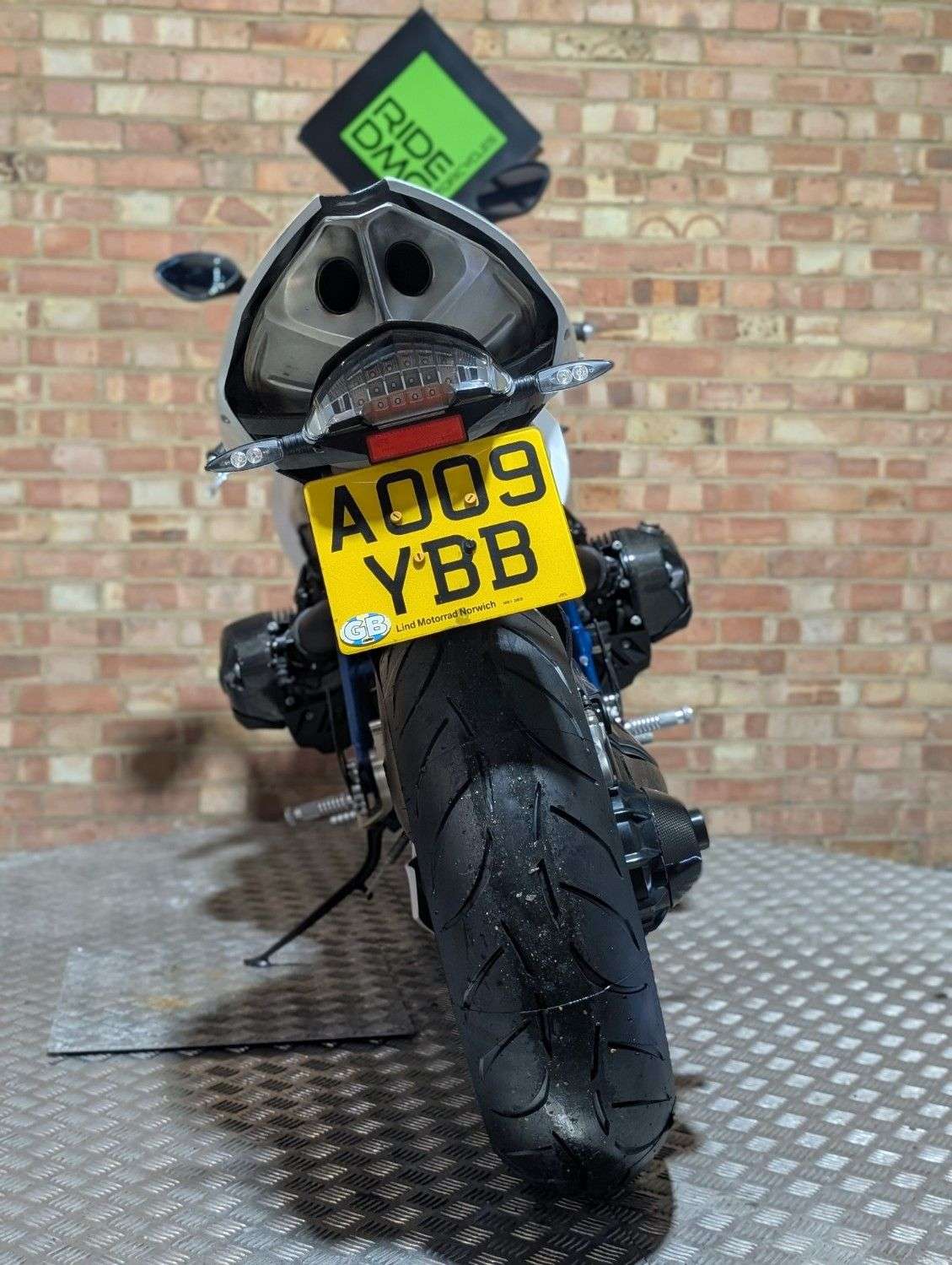 2009 BMW HP2 SPORT 2009 BMW HP2 SPORT