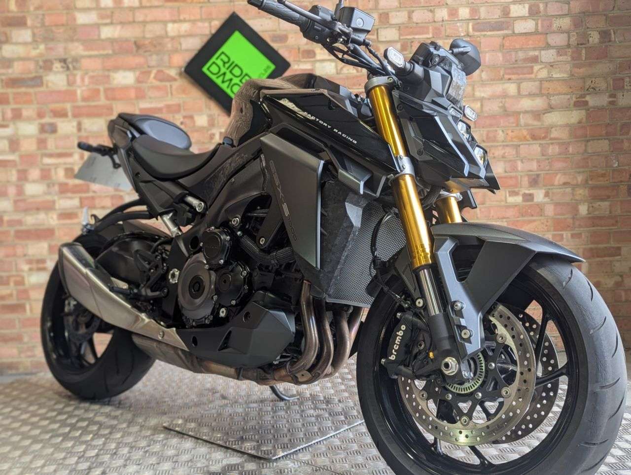 A 2023 SUZUKI GSX-S1000 ULEZ COMPLIANT - LOW MILEAGE - TAIL TIDY - A BEAUTY. SERVICED - GREAT CONDI A 2023 SUZUKI GSX-S1000 ULEZ COMPLIANT - LOW MILEAGE - TAIL TIDY - A BEAUTY. SERVICED - GREAT CONDI