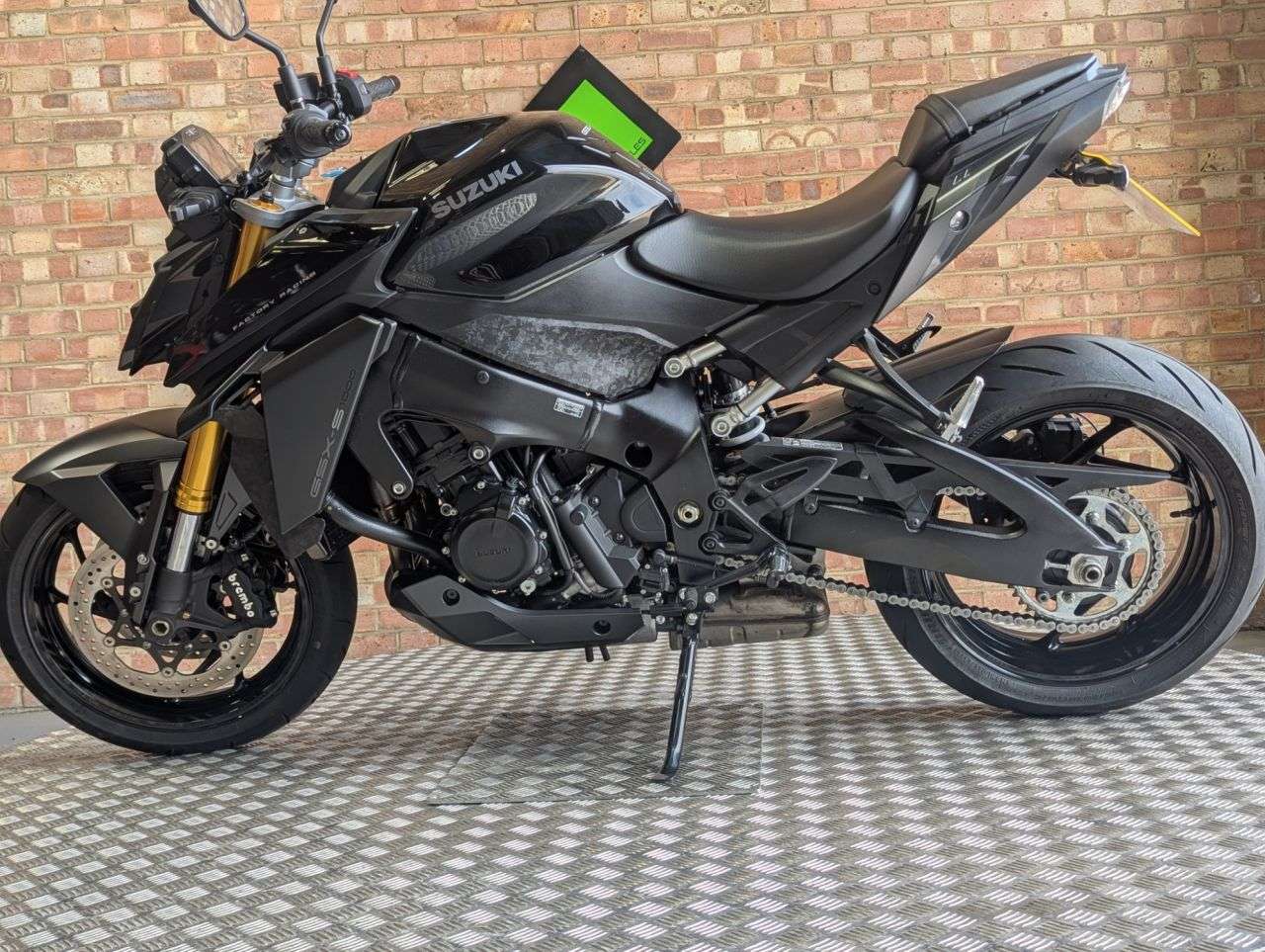 2023 SUZUKI GSX-S1000 2023 SUZUKI GSX-S1000
