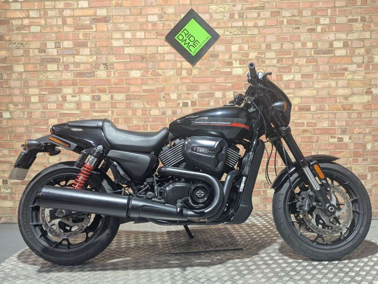 A 2021 HARLEY-DAVIDSON STREET ROD 750 - LOW MILEAGE - SERVICED - LOVELY BIKE. ULEZ COMPLIANT - LOVELY CON A 2021 HARLEY-DAVIDSON STREET ROD 750 - LOW MILEAGE - SERVICED - LOVELY BIKE. ULEZ COMPLIANT - LOVELY CON