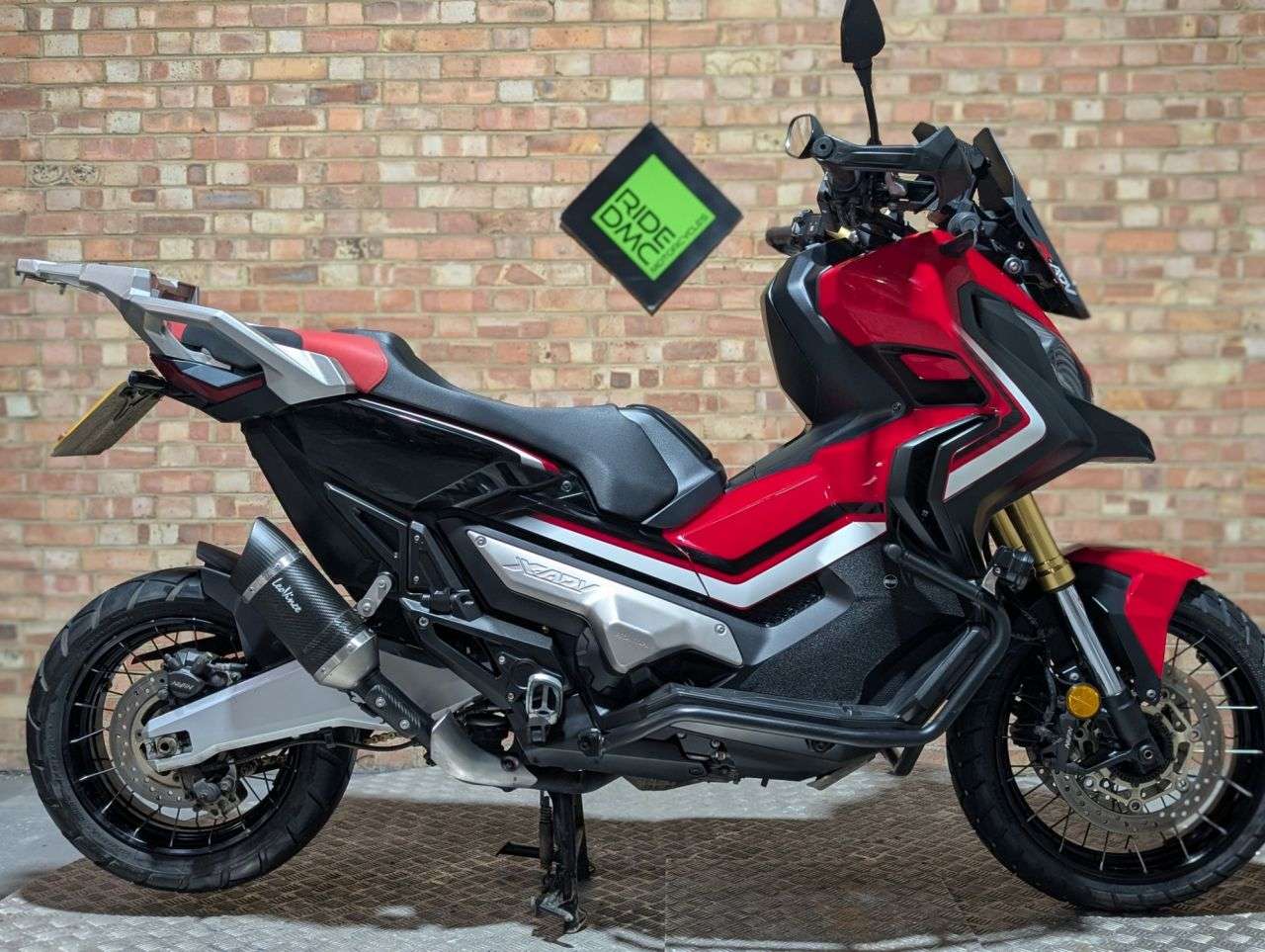 A 2017 HONDA X-ADV 750 - DCT AUTOMATIC - EXTRAS - LOVELY BIKE. EXTRAS - WARRANTY - SERVICED. A 2017 HONDA X-ADV 750 - DCT AUTOMATIC - EXTRAS - LOVELY BIKE. EXTRAS - WARRANTY - SERVICED.