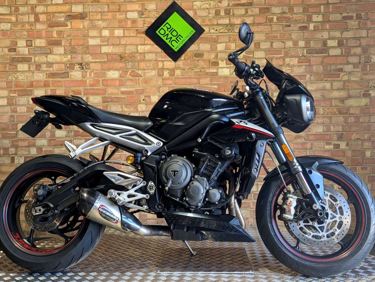 A 2017 TRIUMPH STREET TRIPLE RS 17. 8636 MILES. DE CAT YOSHI. EXTRAS. LOVELY TIDY BIKE. SERVICED UP TO DATE A 2017 TRIUMPH STREET TRIPLE RS 17. 8636 MILES. DE CAT YOSHI. EXTRAS. LOVELY TIDY BIKE. SERVICED UP TO DATE