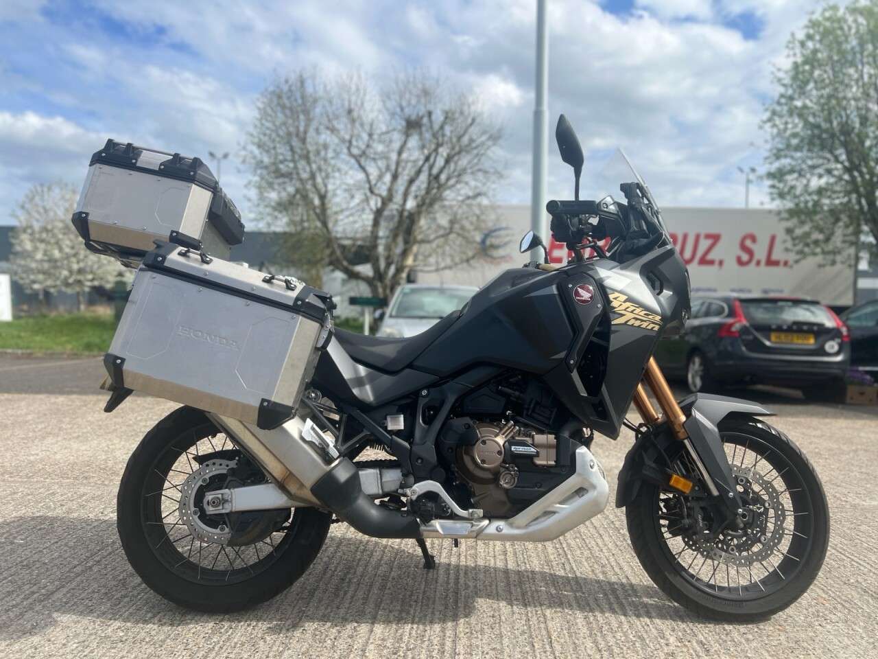 A 2024 HONDA CRF1100L AFRICA TWIN ADVENTURE SPORTS ES. DCT. 8K MILES. 24 REG. FSH. FULL LUGGAGE. SERVICE PLAN. FULL HONDA LUGG A 2024 HONDA CRF1100L AFRICA TWIN ADVENTURE SPORTS ES. DCT. 8K MILES. 24 REG. FSH. FULL LUGGAGE. SERVICE PLAN. FULL HONDA LUGG