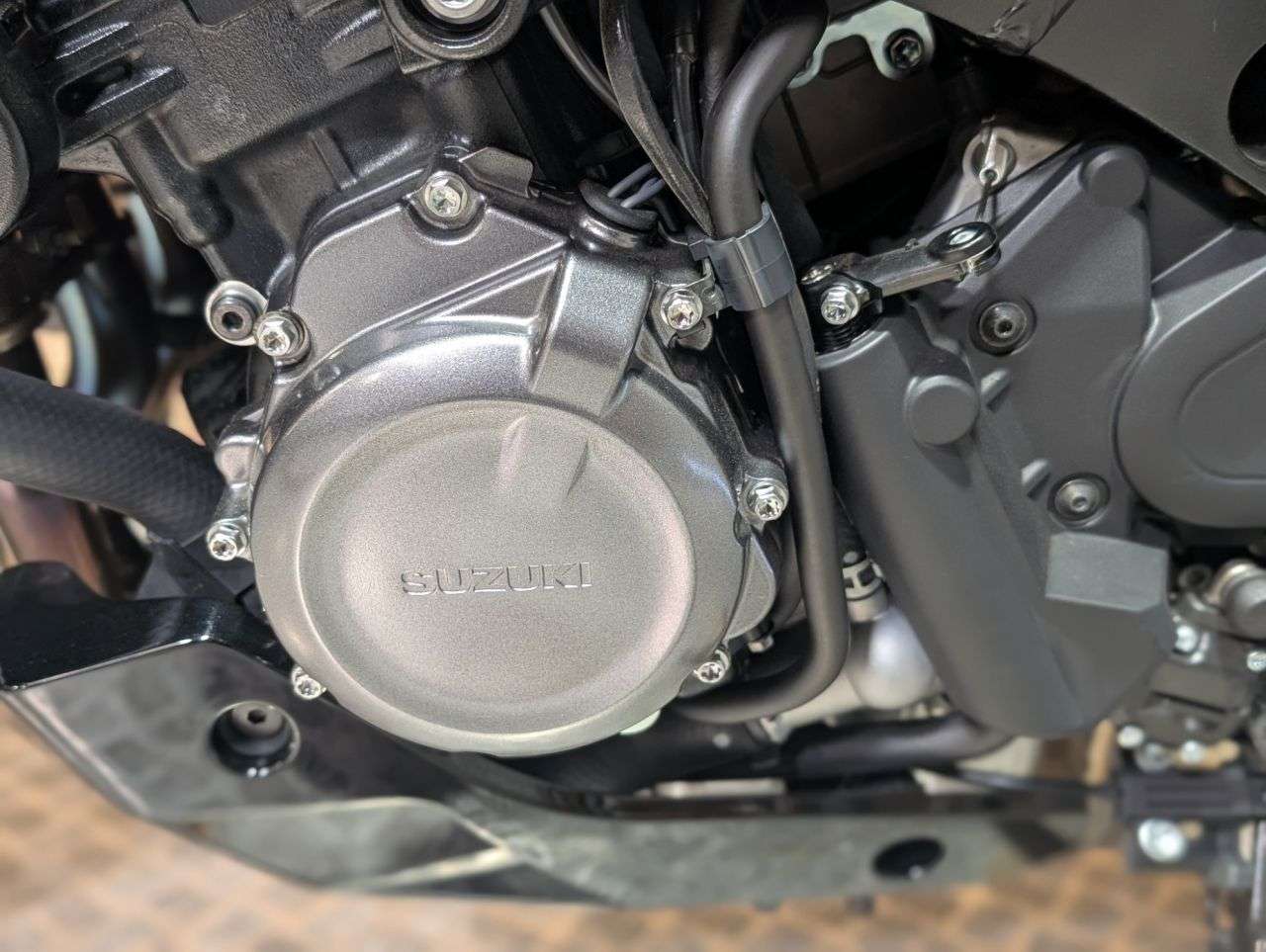 2025 SUZUKI GSX-S1000 2025 SUZUKI GSX-S1000