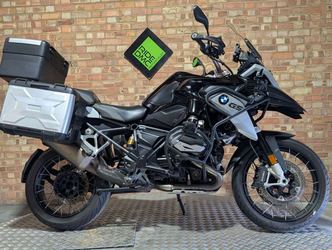 A 2016 BMW R1200GS TE TRIPLE BLACK. 16. FSH. GREAT EXTRAS. FULL LUGGAGE. TOP SPEC TOP SPEC TE A 2016 BMW R1200GS TE TRIPLE BLACK. 16. FSH. GREAT EXTRAS. FULL LUGGAGE. TOP SPEC TOP SPEC TE