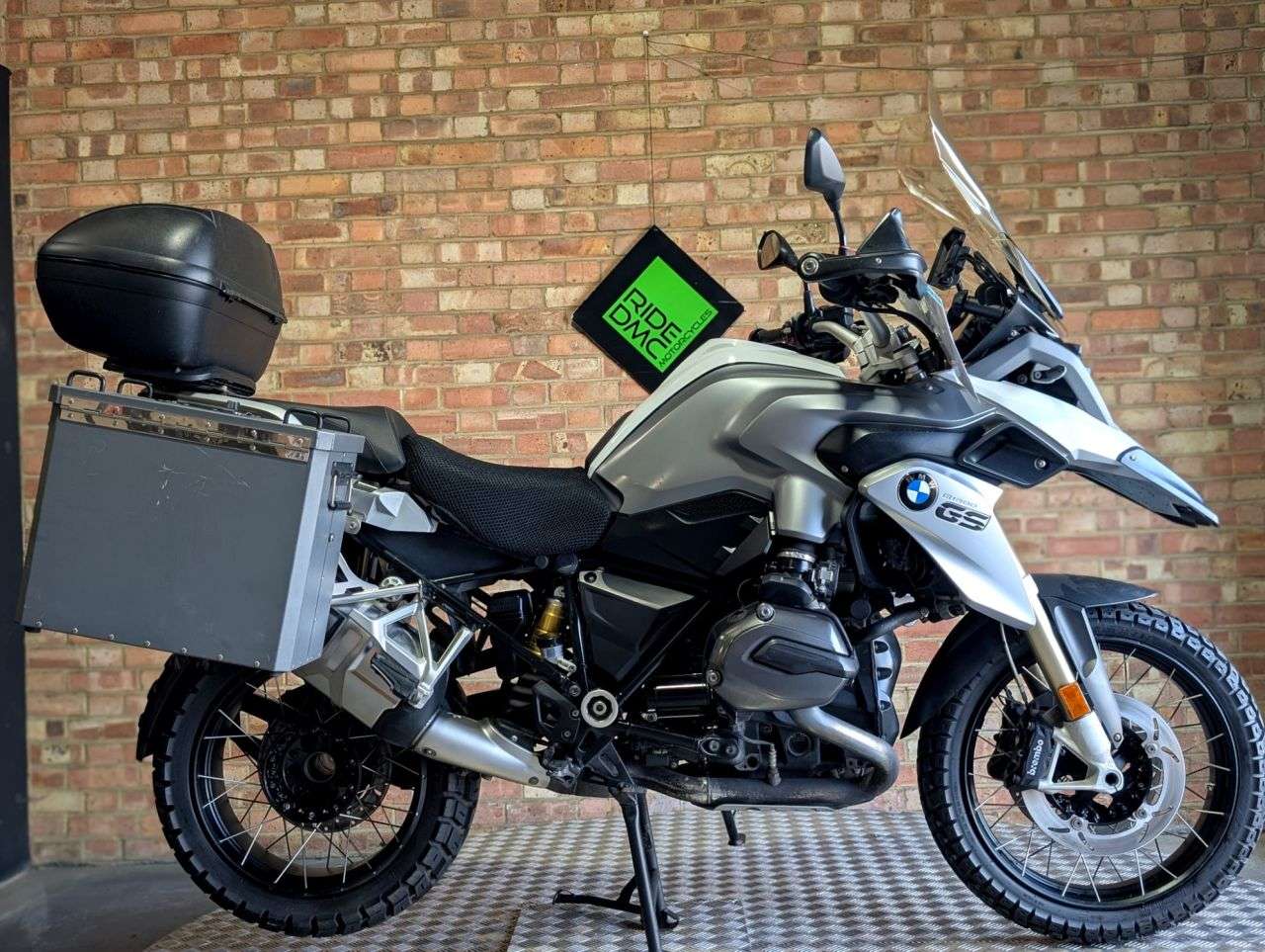 A 2016 BMW R1200GS TE. 2016. FSH. FULL LUGGAGE. TOP SPEC. LOVELY BIKE TOP SPEC TE MODEL A 2016 BMW R1200GS TE. 2016. FSH. FULL LUGGAGE. TOP SPEC. LOVELY BIKE TOP SPEC TE MODEL