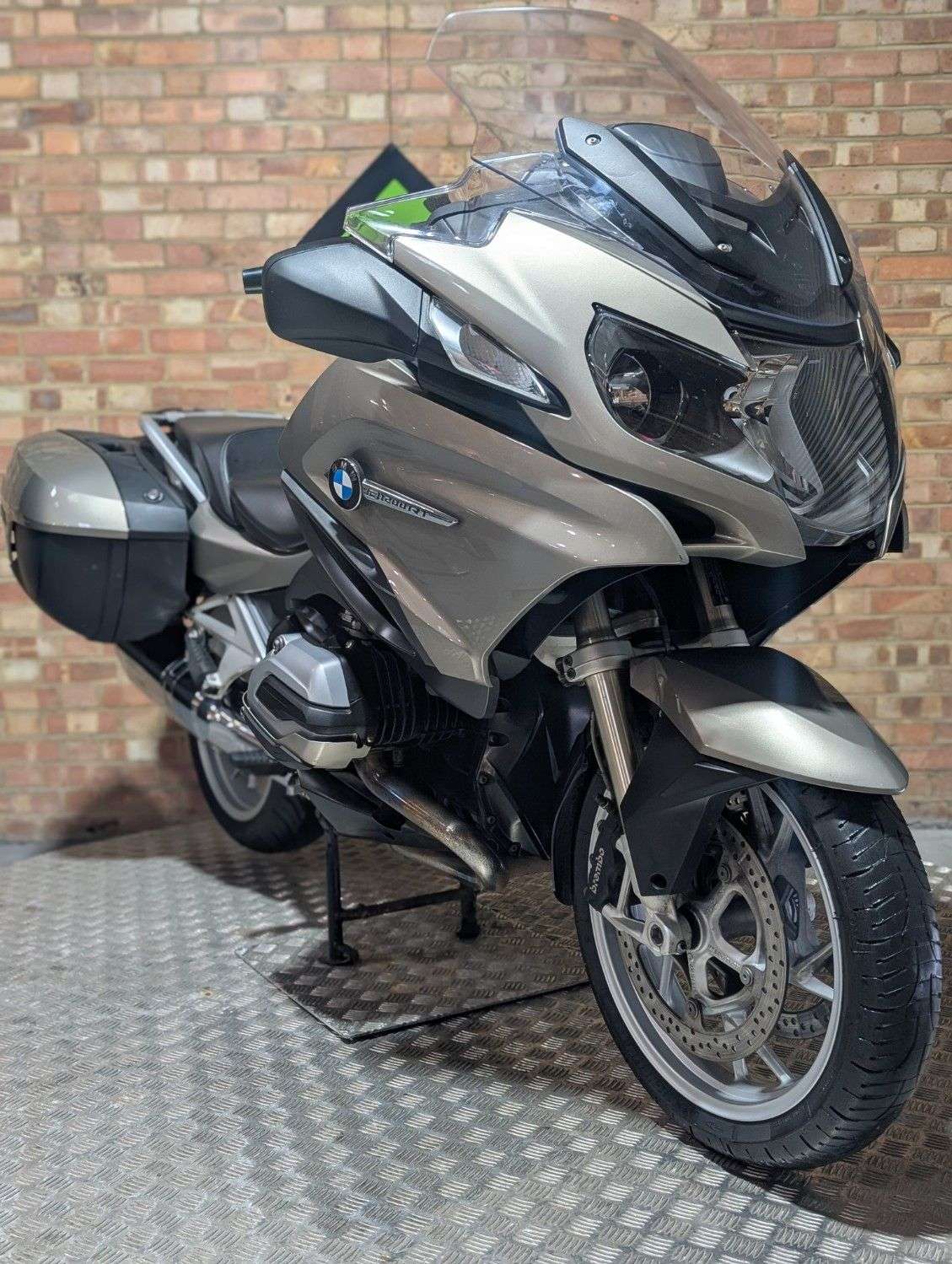 A 2016 BMW R1200RT LE. 2016. FSH. TOP LE SPEC. ALARM. NICE TIDY BIKE A 2016 BMW R1200RT LE. 2016. FSH. TOP LE SPEC. ALARM. NICE TIDY BIKE