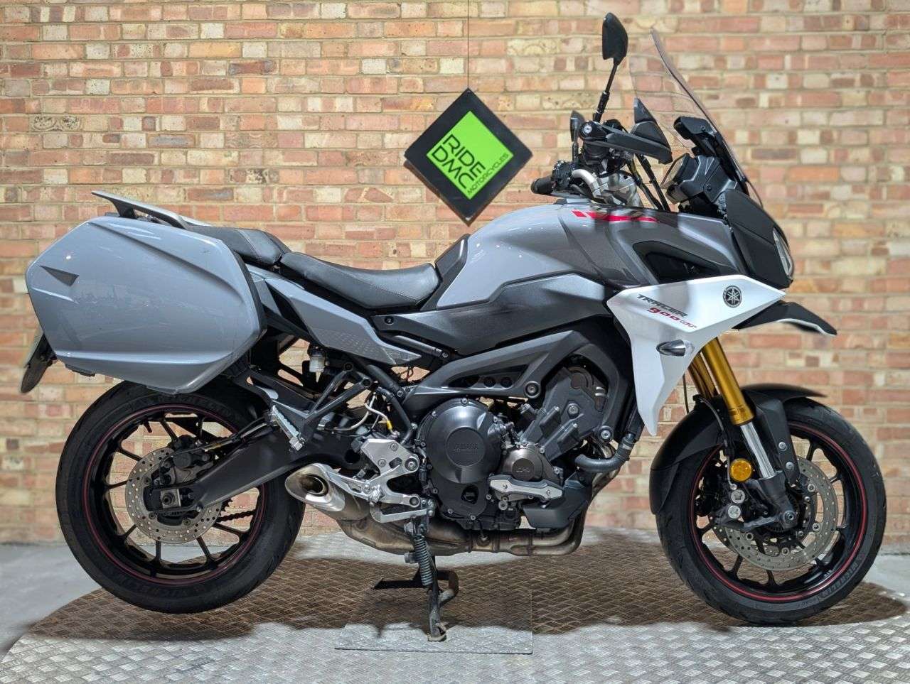 A 2018 YAMAHA TRACER 900 GT 2018. FABULOUS CONDITION. SERVICED. GREAT SPEC GREAT SPEC - LOVELY BIKE A 2018 YAMAHA TRACER 900 GT 2018. FABULOUS CONDITION. SERVICED. GREAT SPEC GREAT SPEC - LOVELY BIKE