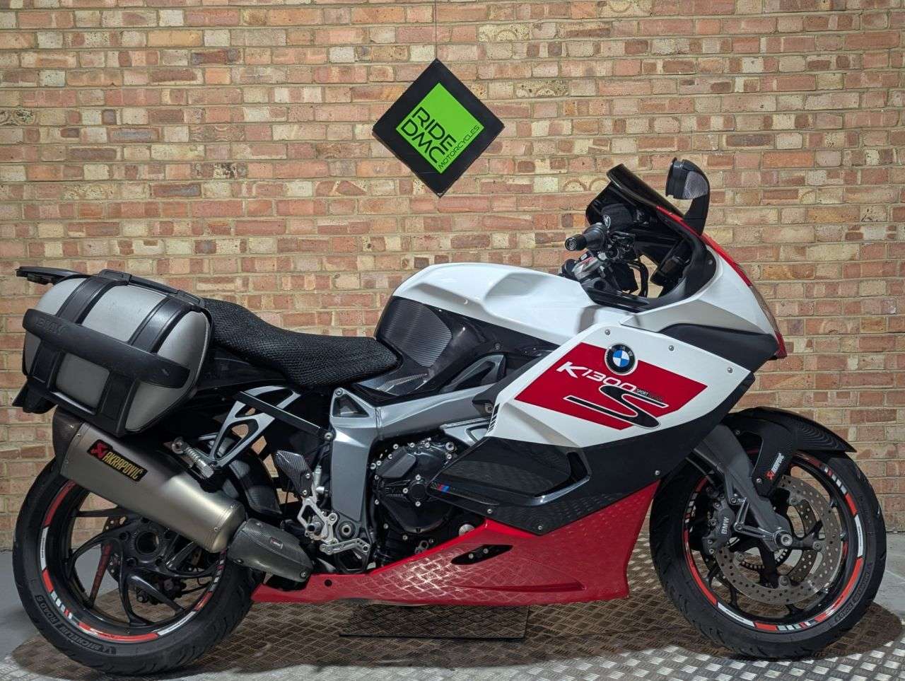 A 2013 BMW K 1300 S ANNIVERSARY - TOP SPEC - AKRAPOVIC - PANNIERS - LOVELY BIKE. BMW LUGGAGE A 2013 BMW K 1300 S ANNIVERSARY - TOP SPEC - AKRAPOVIC - PANNIERS - LOVELY BIKE. BMW LUGGAGE