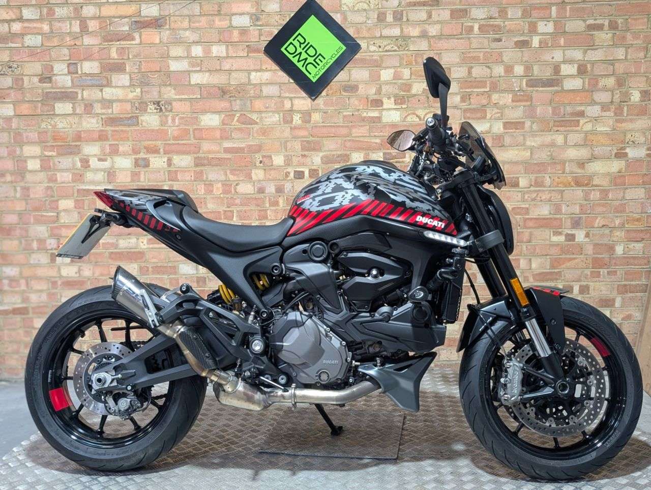 A 2021 DUCATI MONSTER 937 + PLUS. 2645 MILES. LOVELY BIKE WITH GREAT EXTRAS. SERVICE INCLUDED IN ASKI A 2021 DUCATI MONSTER 937 + PLUS. 2645 MILES. LOVELY BIKE WITH GREAT EXTRAS. SERVICE INCLUDED IN ASKI