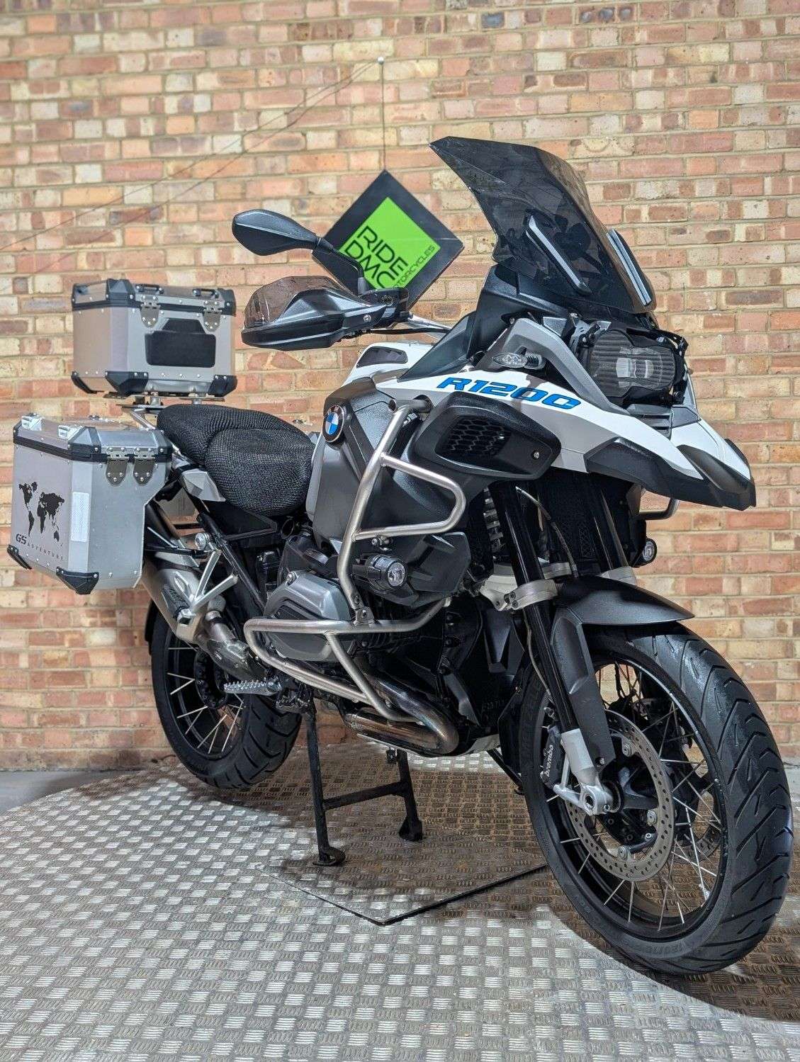 A 2015 BMW R 1200 GS ADVENTURE TE. FULL LUGGAGE - AKRAPOVIC - SERVICED - REALLY NICE BIKE.. SERVICED - WAR A 2015 BMW R 1200 GS ADVENTURE TE. FULL LUGGAGE - AKRAPOVIC - SERVICED - REALLY NICE BIKE.. SERVICED - WAR