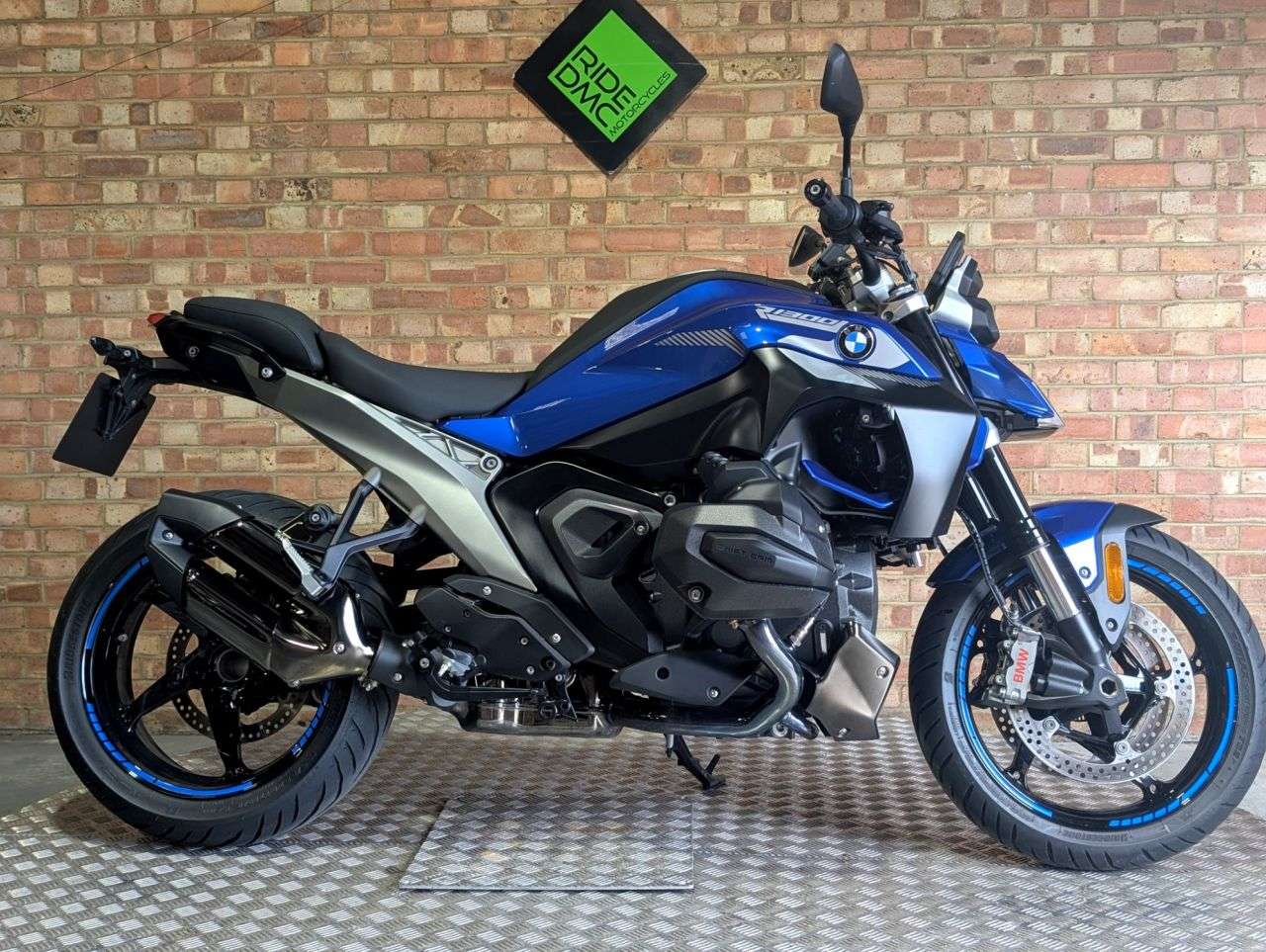 A 2025 BMW R 1300 R SE. TOP SPEC. 624 MILES. 1ST SERVICE JUST DONE. TOP SPEC SE MODEL A 2025 BMW R 1300 R SE. TOP SPEC. 624 MILES. 1ST SERVICE JUST DONE. TOP SPEC SE MODEL