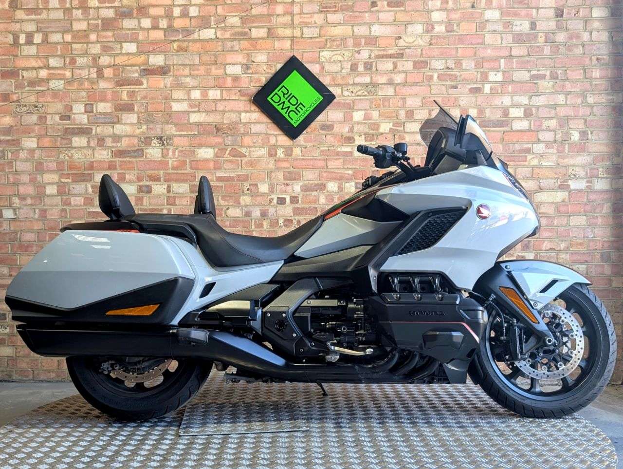 A 2021 HONDA GL1800 GOLD WING BAGGER. 2021. ONLY 12K MILES. REALLY NICE BIKE. LOW MILEAGE - WARRANTY A 2021 HONDA GL1800 GOLD WING BAGGER. 2021. ONLY 12K MILES. REALLY NICE BIKE. LOW MILEAGE - WARRANTY