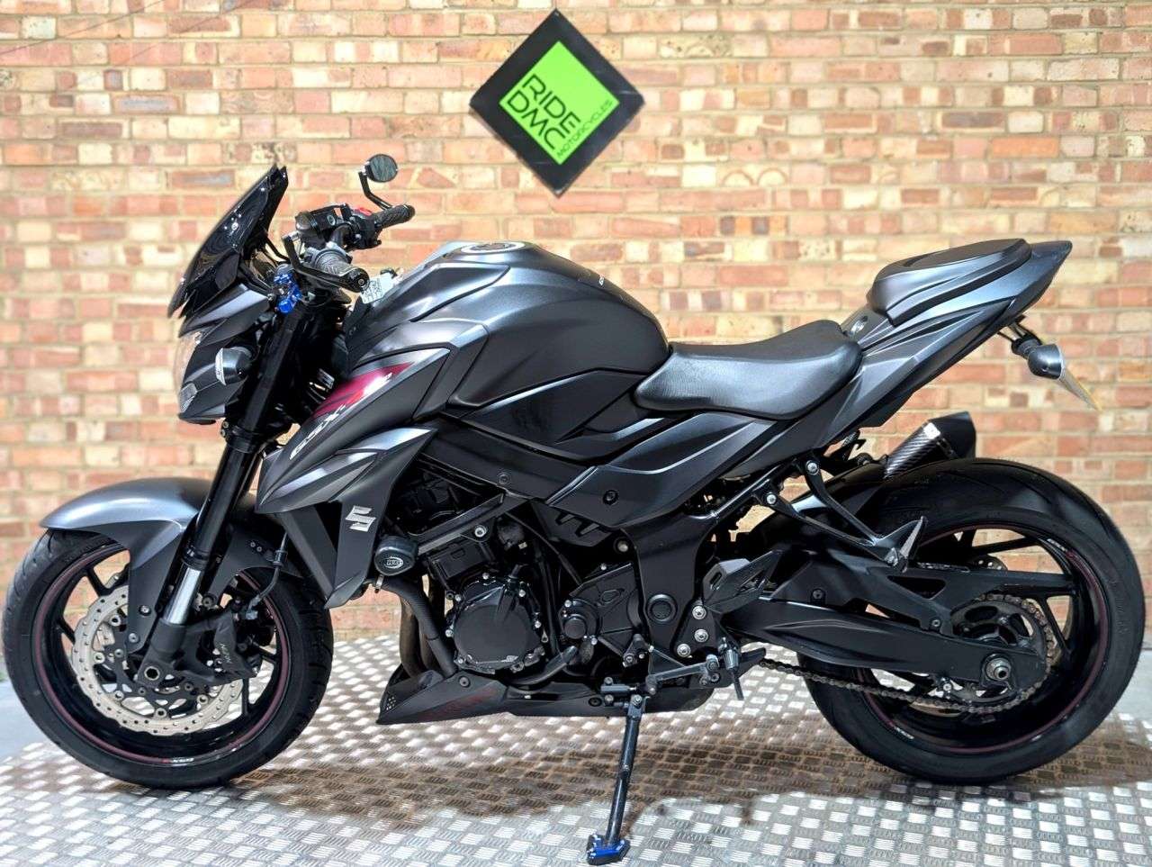 2017 SUZUKI GSX-S750 2017 SUZUKI GSX-S750