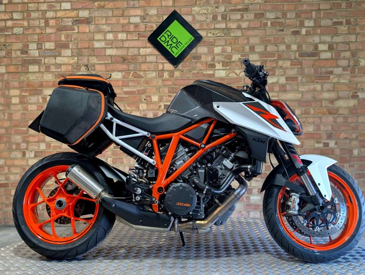 A 2018 KTM SUPER DUKE R 1290 SUPERDUKE R 2018. TRACK PACK. 7500 MILES. EXHAUST. SCORPION EXHAUST A 2018 KTM SUPER DUKE R 1290 SUPERDUKE R 2018. TRACK PACK. 7500 MILES. EXHAUST. SCORPION EXHAUST