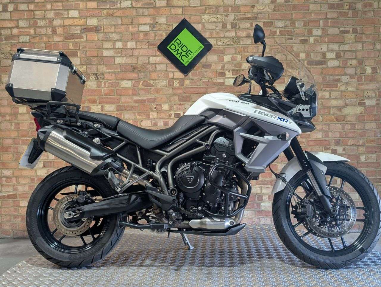 A 2015 TRIUMPH TIGER 800 XRT DEC 15. FANTASTIC SPEC. GREAT CONDITION. WELL MAINTAINED LOVELY TIDY BIKE A 2015 TRIUMPH TIGER 800 XRT DEC 15. FANTASTIC SPEC. GREAT CONDITION. WELL MAINTAINED LOVELY TIDY BIKE