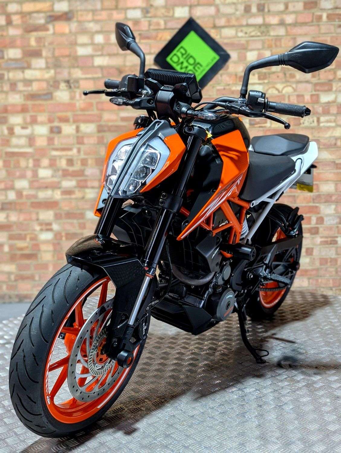 2020 KTM 390 DUKE 2020 KTM 390 DUKE