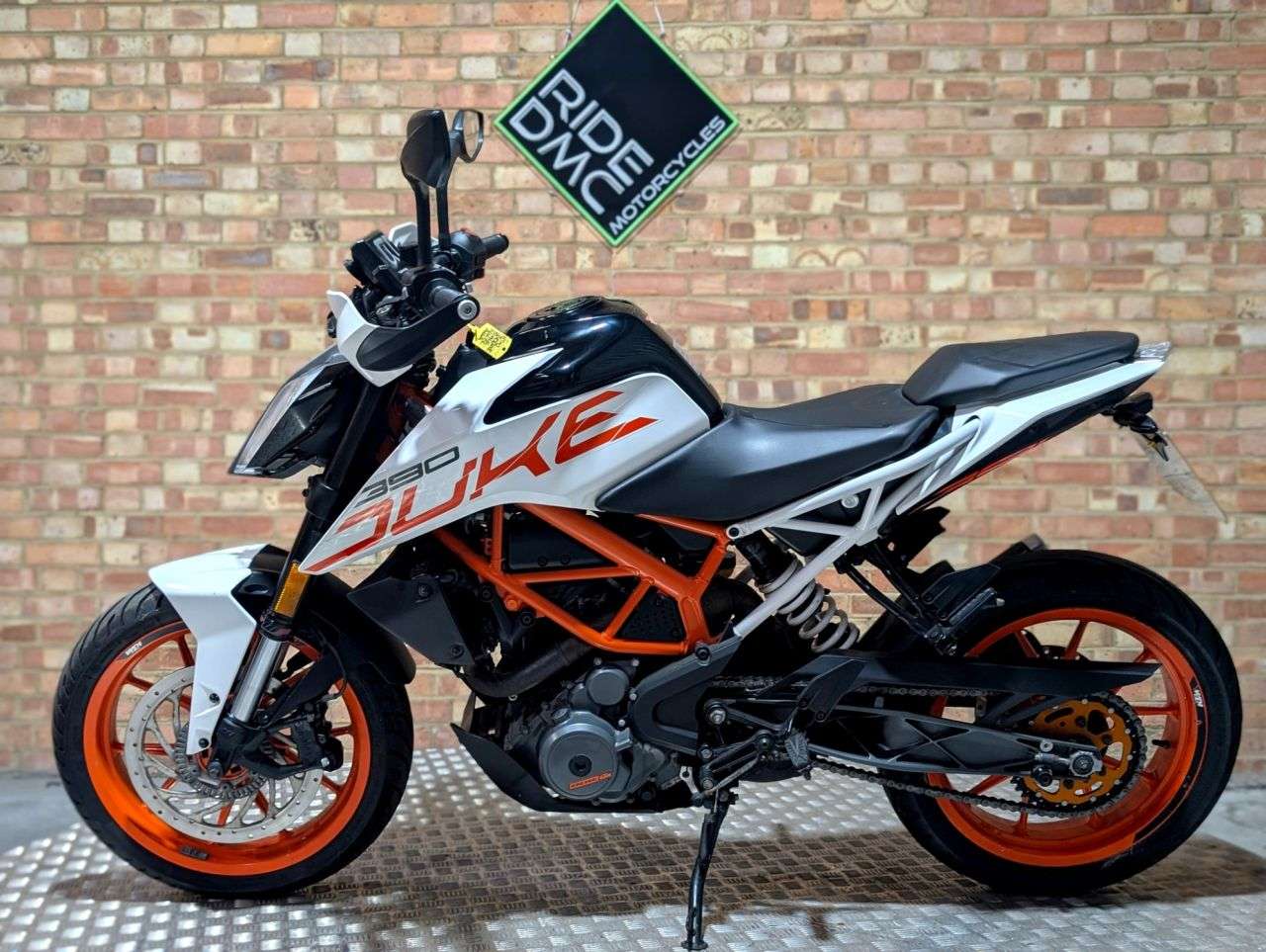 2019 KTM 390 DUKE 2019 KTM 390 DUKE