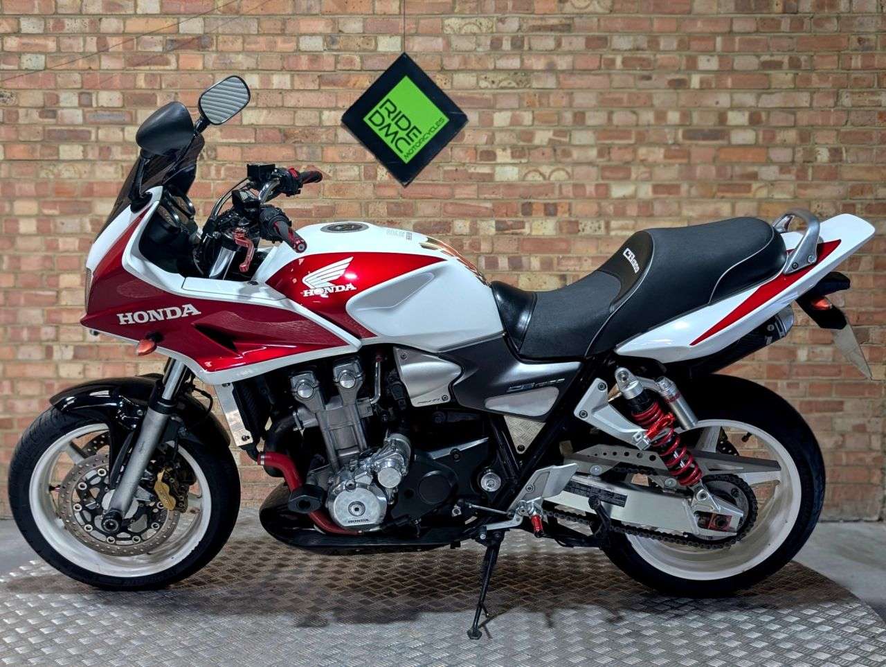2005 HONDA CB1300 2005 HONDA CB1300